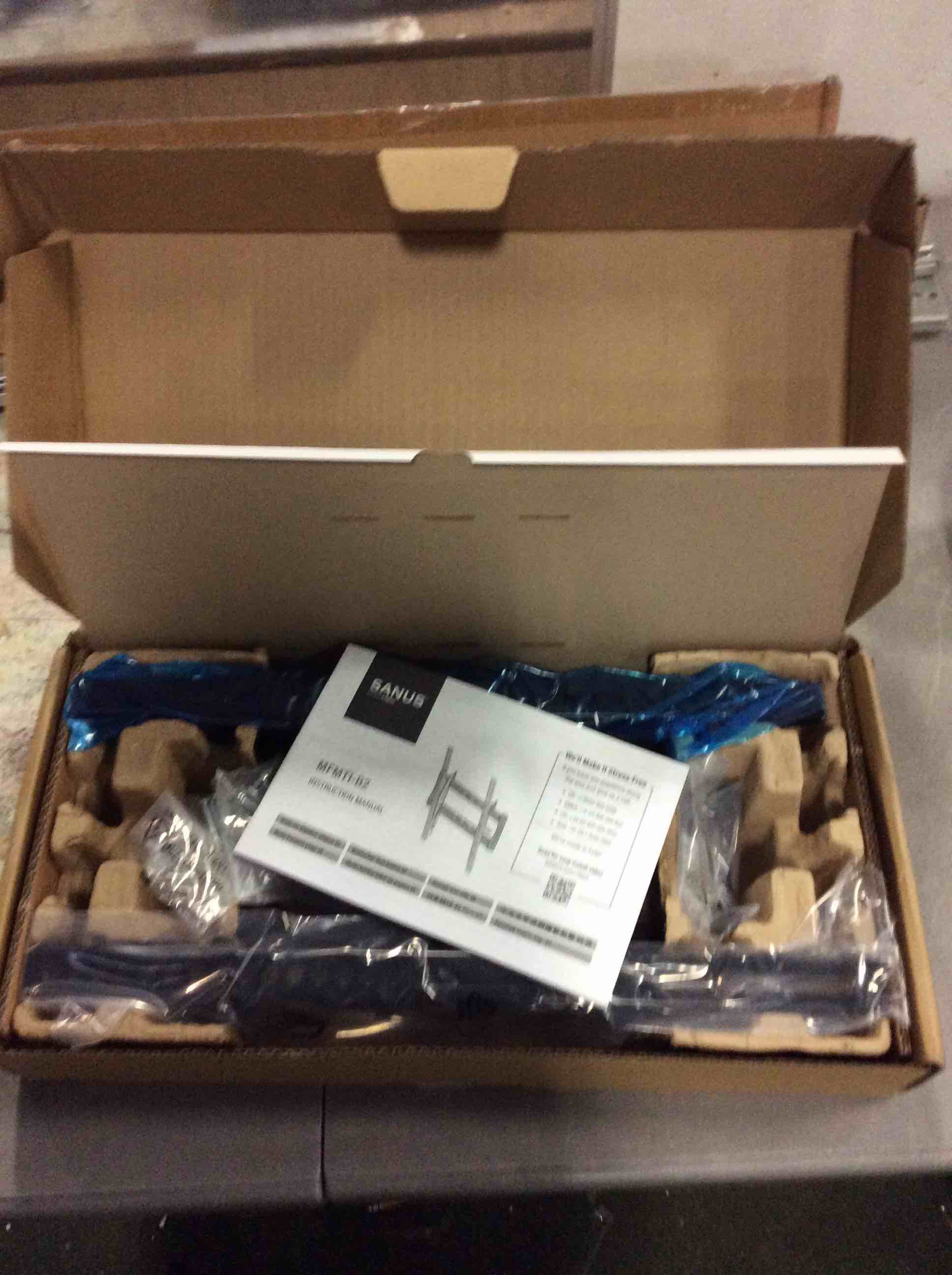 https://s3.amazonaws.com/lotting-images-prod/bidfta/RED5558793_1701782395984.jpeg