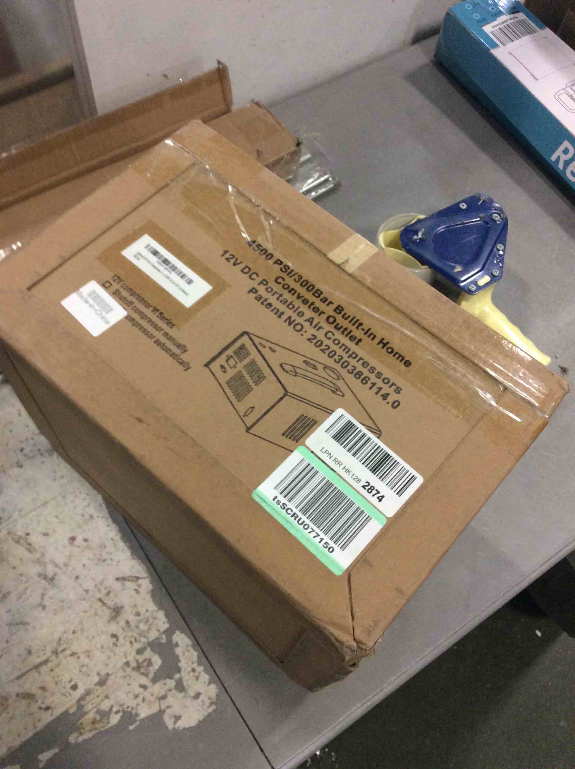 https://s3.amazonaws.com/lotting-images-prod/bidfta/RED5558816_1701784945417.jpeg