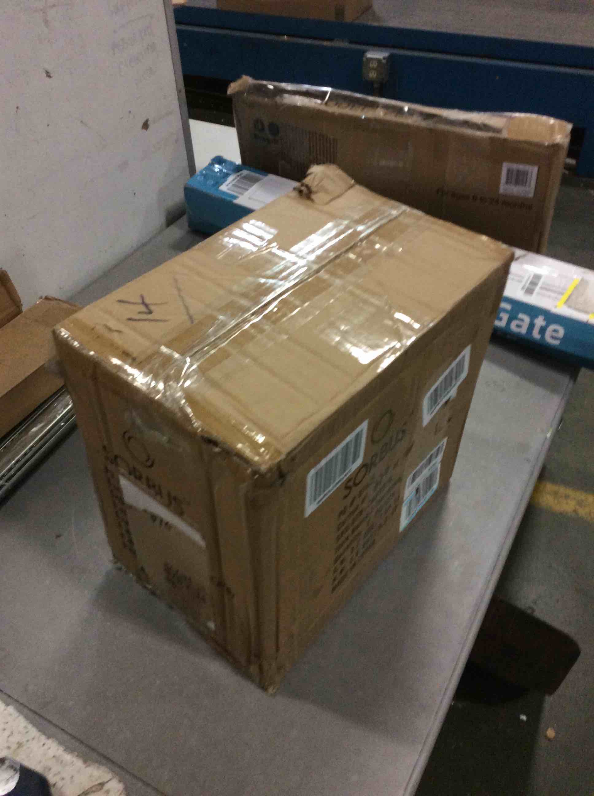 https://s3.amazonaws.com/lotting-images-prod/bidfta/RED5558818_1701785188702.jpeg