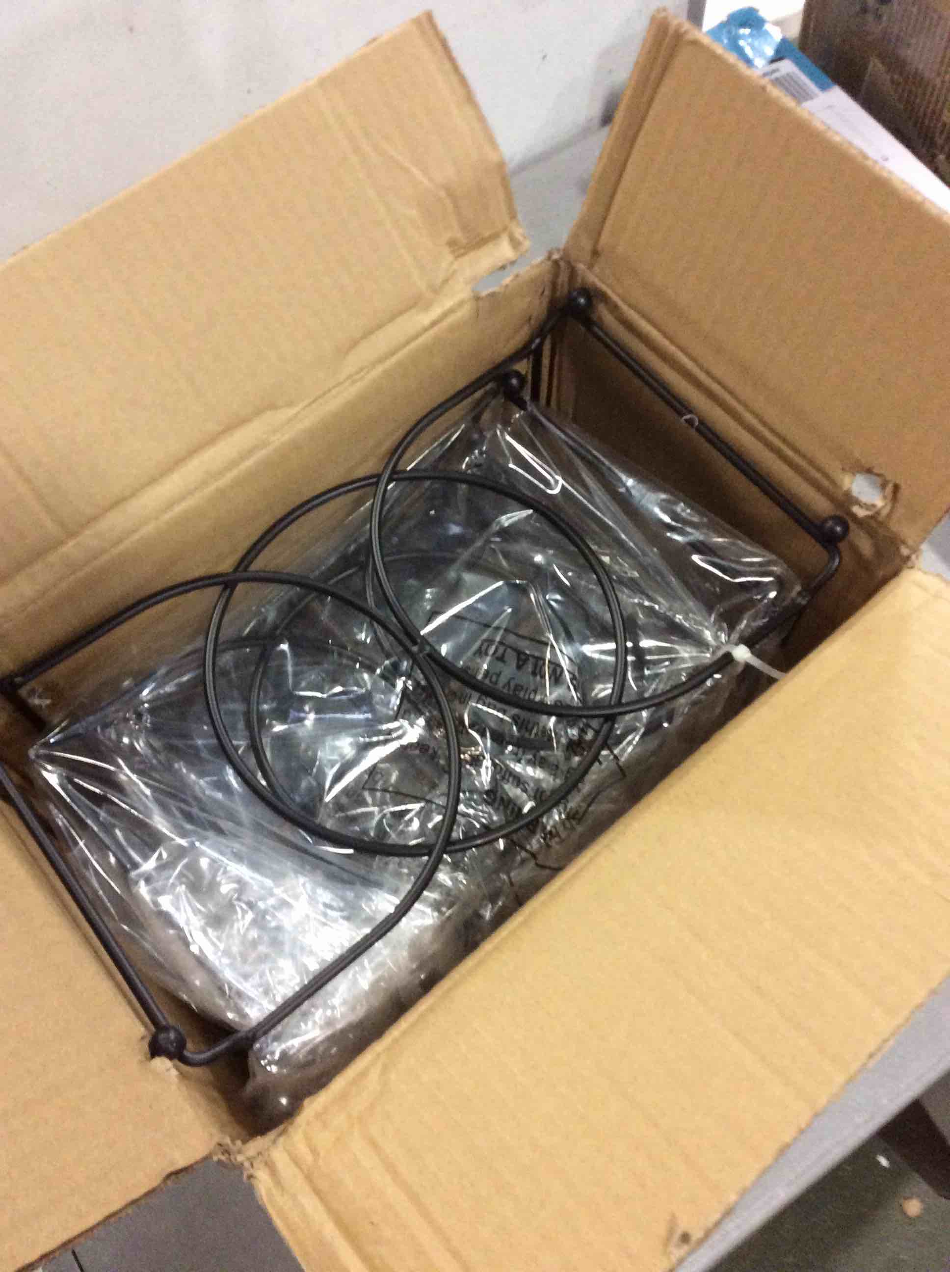 https://s3.amazonaws.com/lotting-images-prod/bidfta/RED5558818_1701785221554.jpeg
