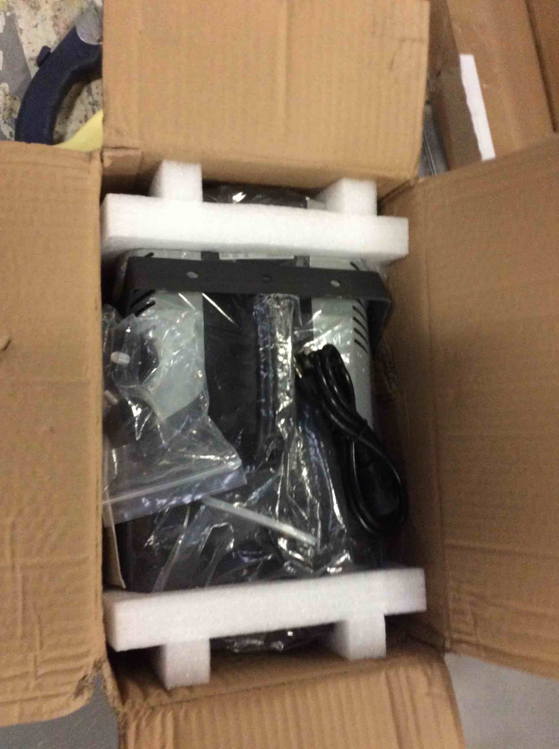 https://s3.amazonaws.com/lotting-images-prod/bidfta/RED5558820_1701785432544.jpeg