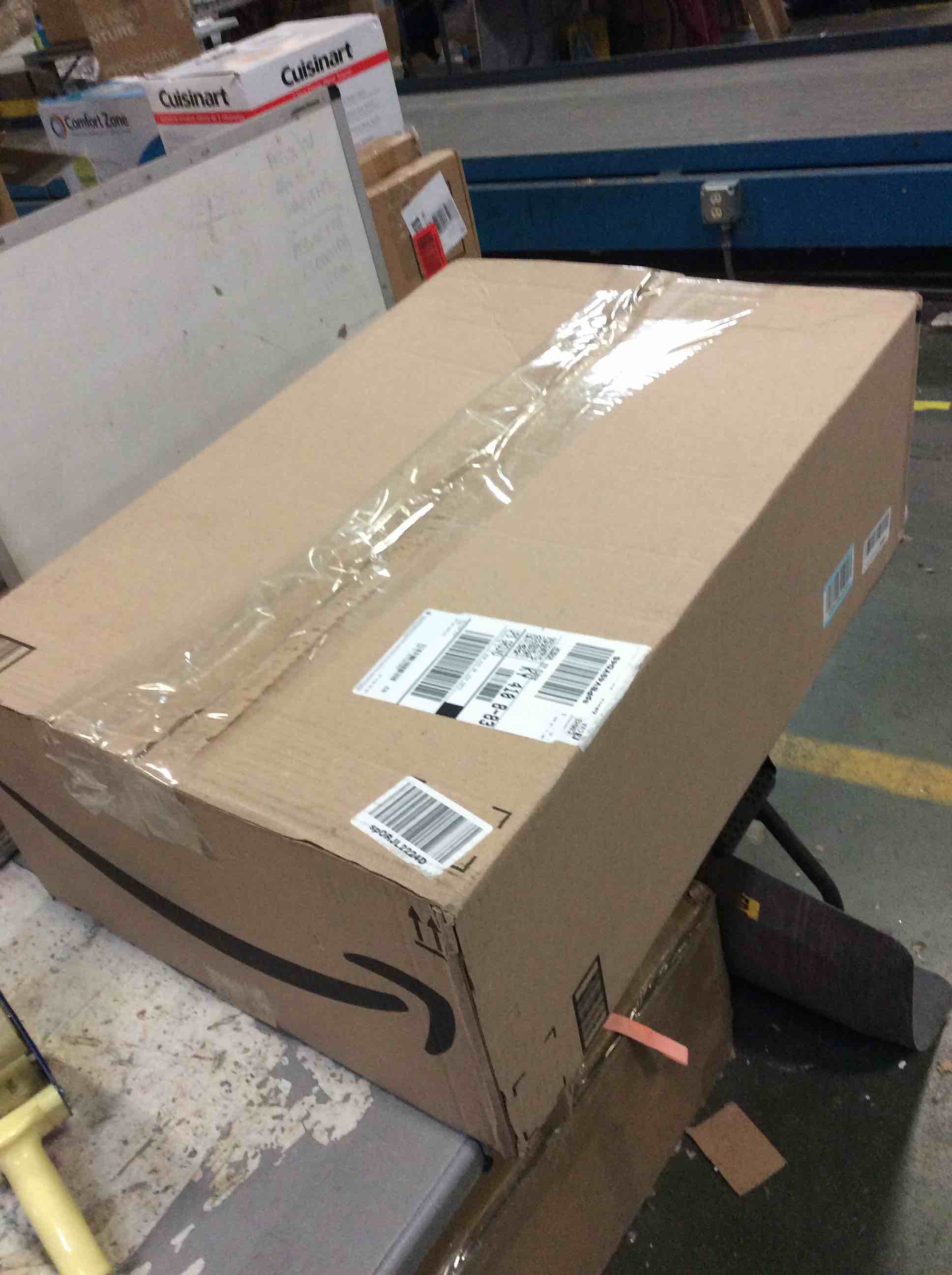 https://s3.amazonaws.com/lotting-images-prod/bidfta/RED5558924_1701801293802.jpeg
