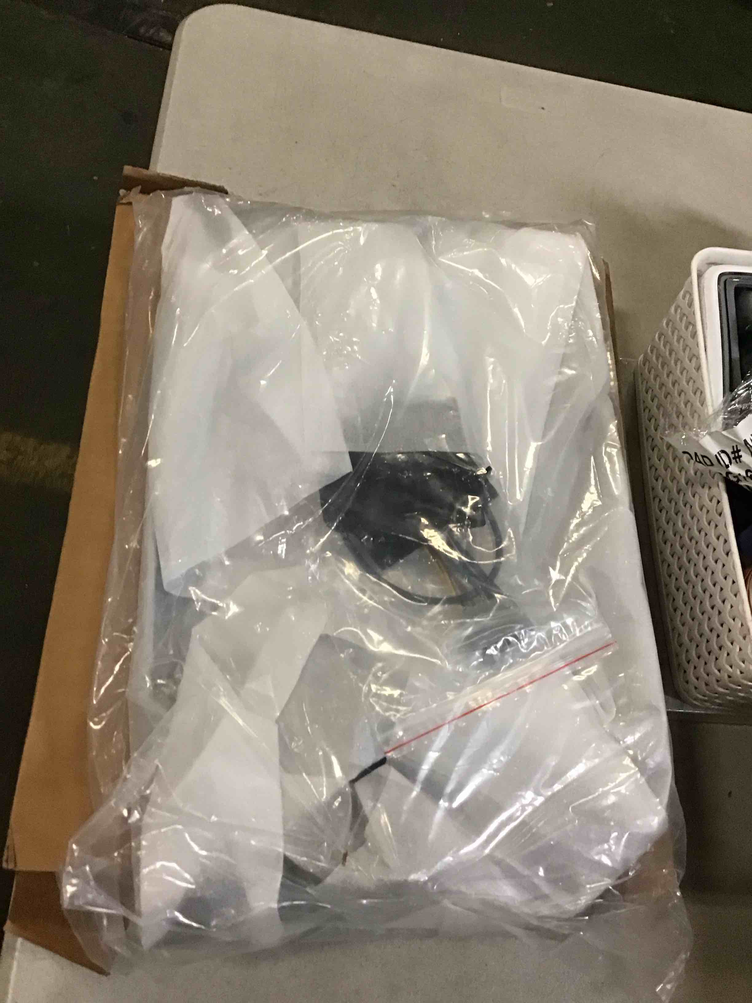 https://s3.amazonaws.com/lotting-images-prod/bidfta/RED5559273_1702040685891.jpeg