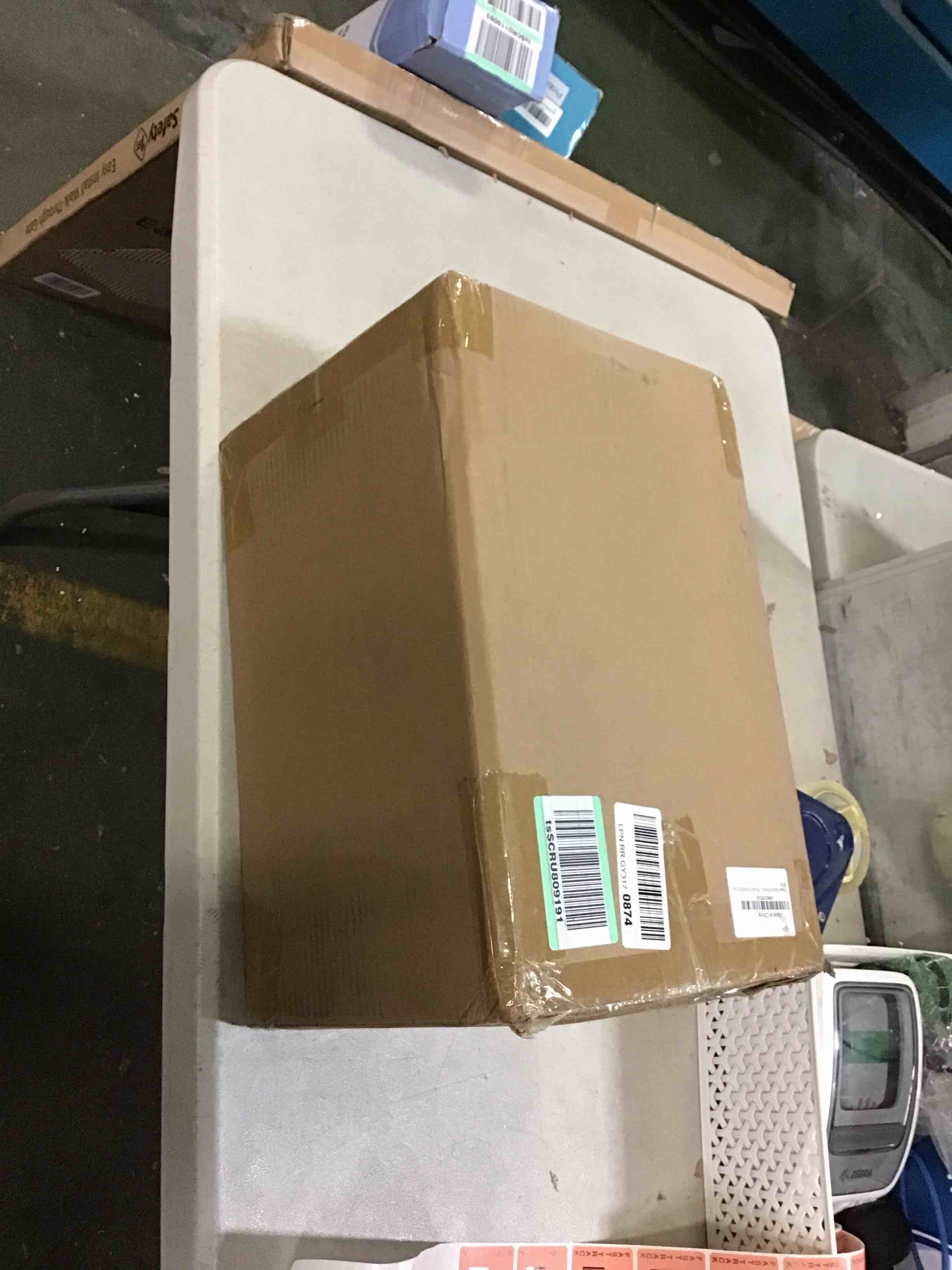 https://s3.amazonaws.com/lotting-images-prod/bidfta/RED5559356_1702052304412.jpeg