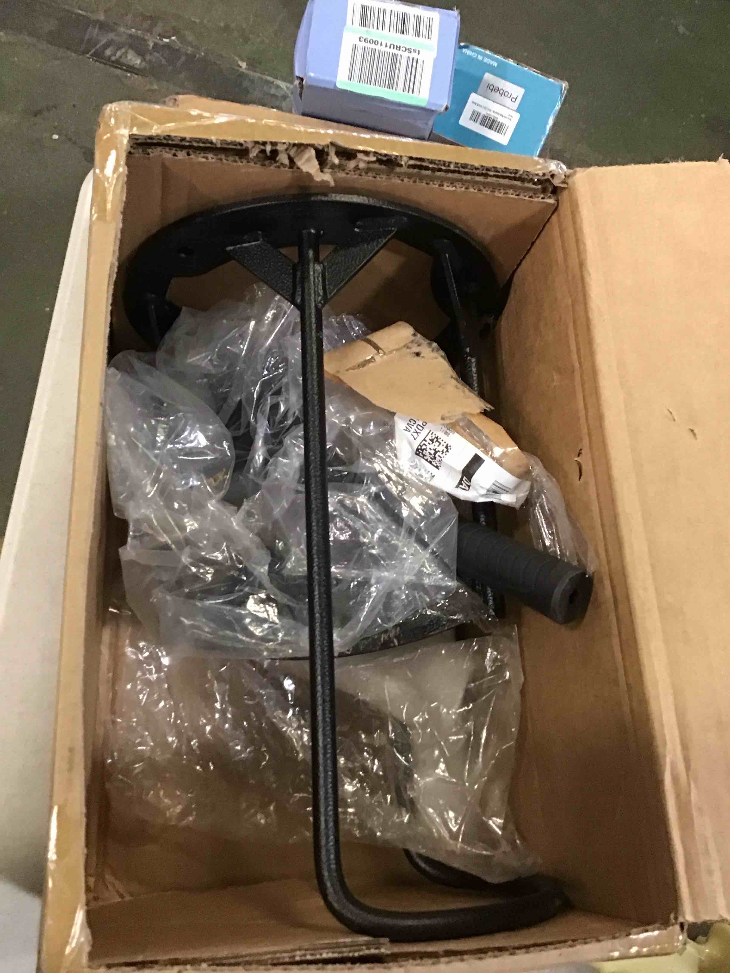https://s3.amazonaws.com/lotting-images-prod/bidfta/RED5559356_1702052333552.jpeg