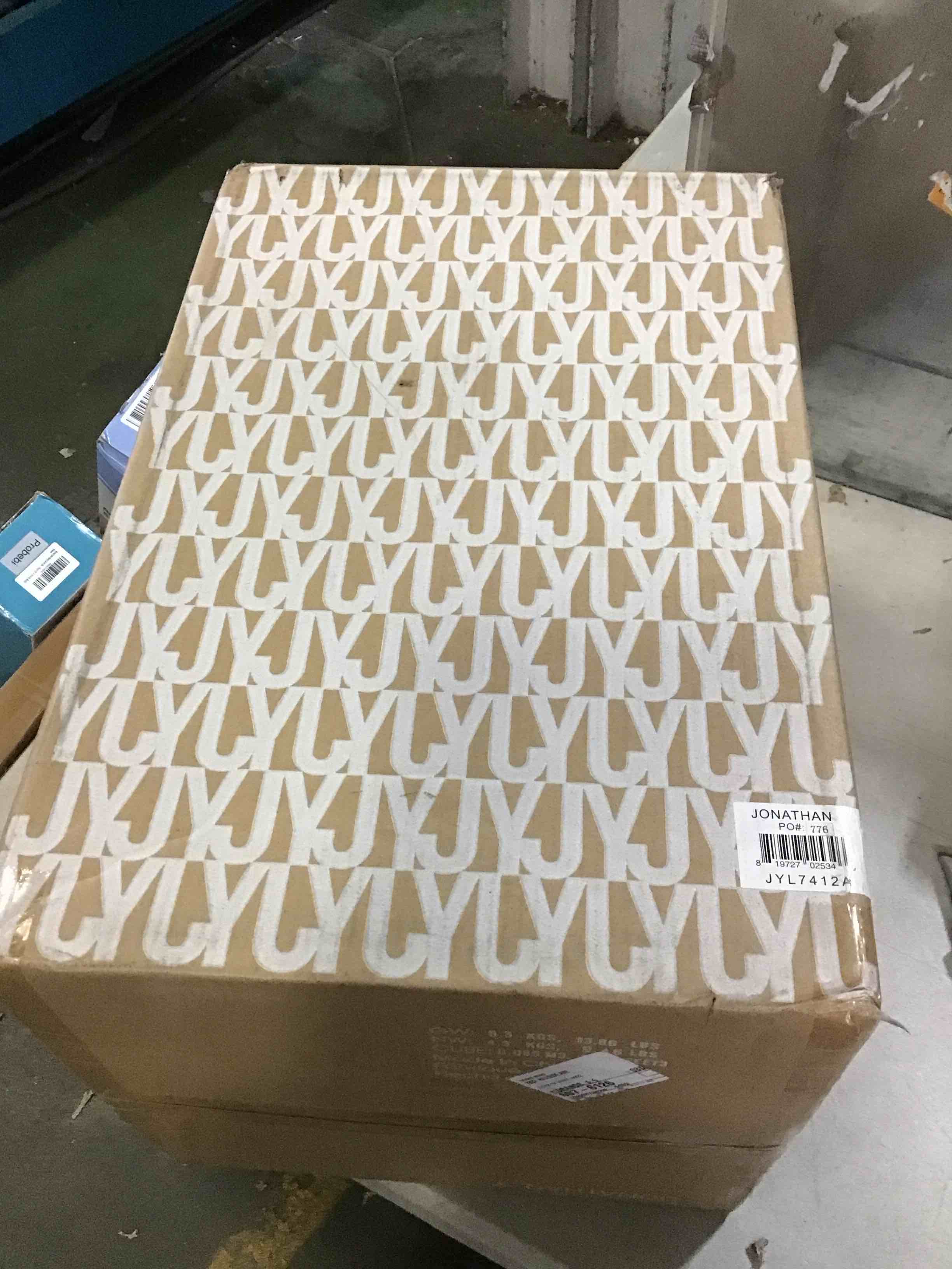 https://s3.amazonaws.com/lotting-images-prod/bidfta/RED5559367_1702053561973.jpeg