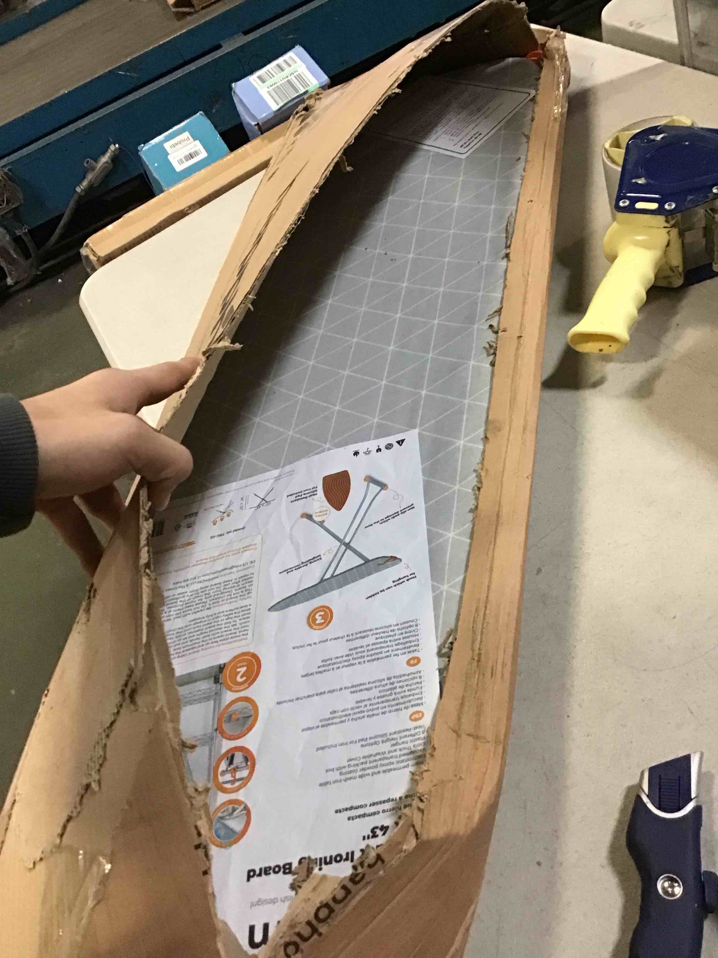 https://s3.amazonaws.com/lotting-images-prod/bidfta/RED5559396_1702059585574.jpeg