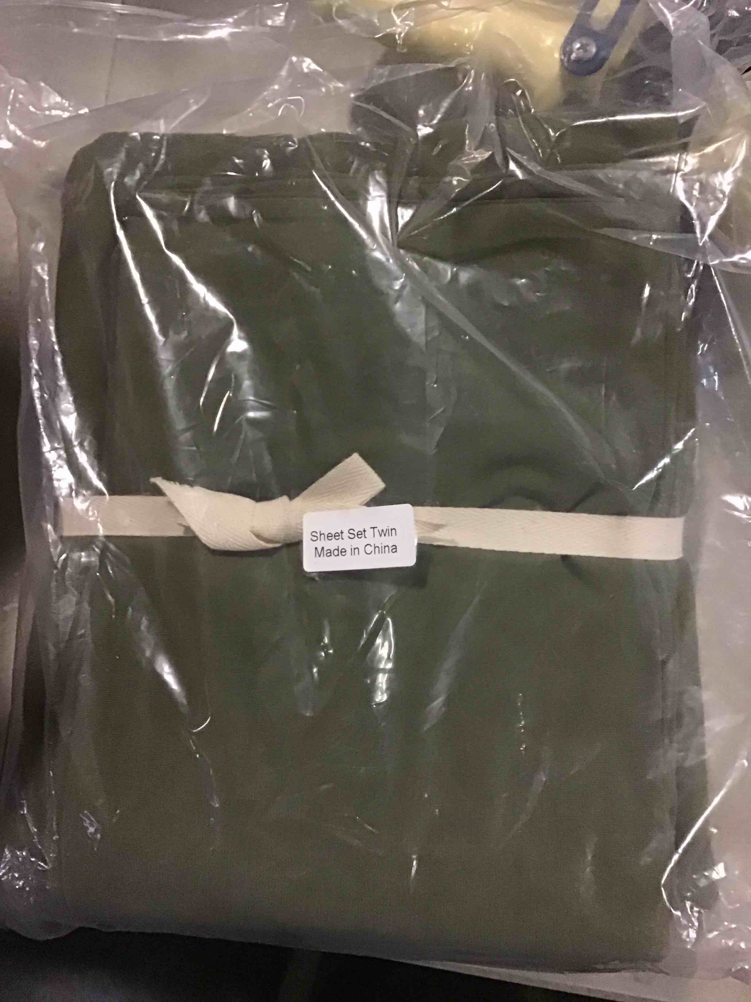 https://s3.amazonaws.com/lotting-images-prod/bidfta/RED5560039_1701440392592.jpeg