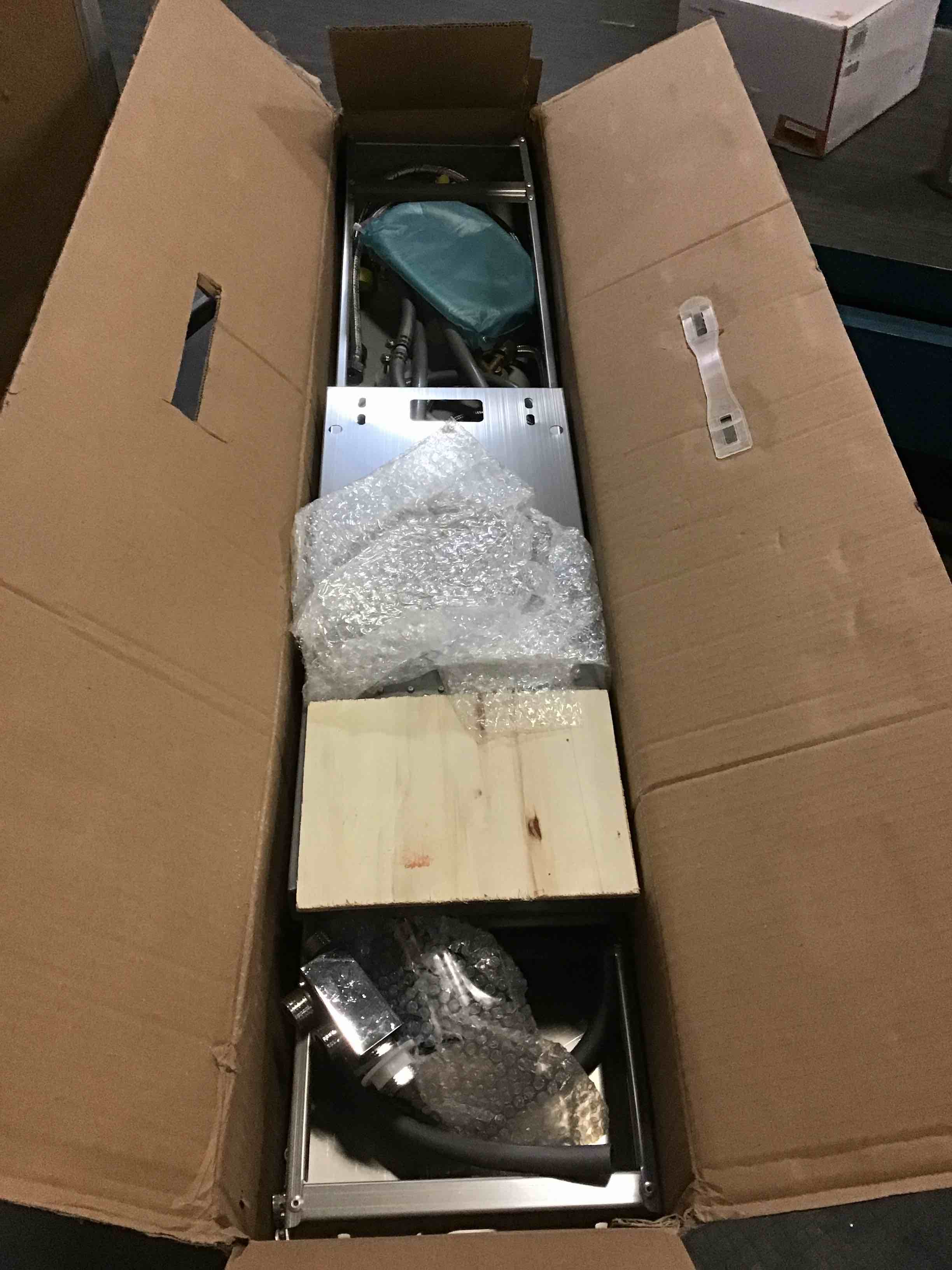 https://s3.amazonaws.com/lotting-images-prod/bidfta/RED5561182_1701873806114.jpeg