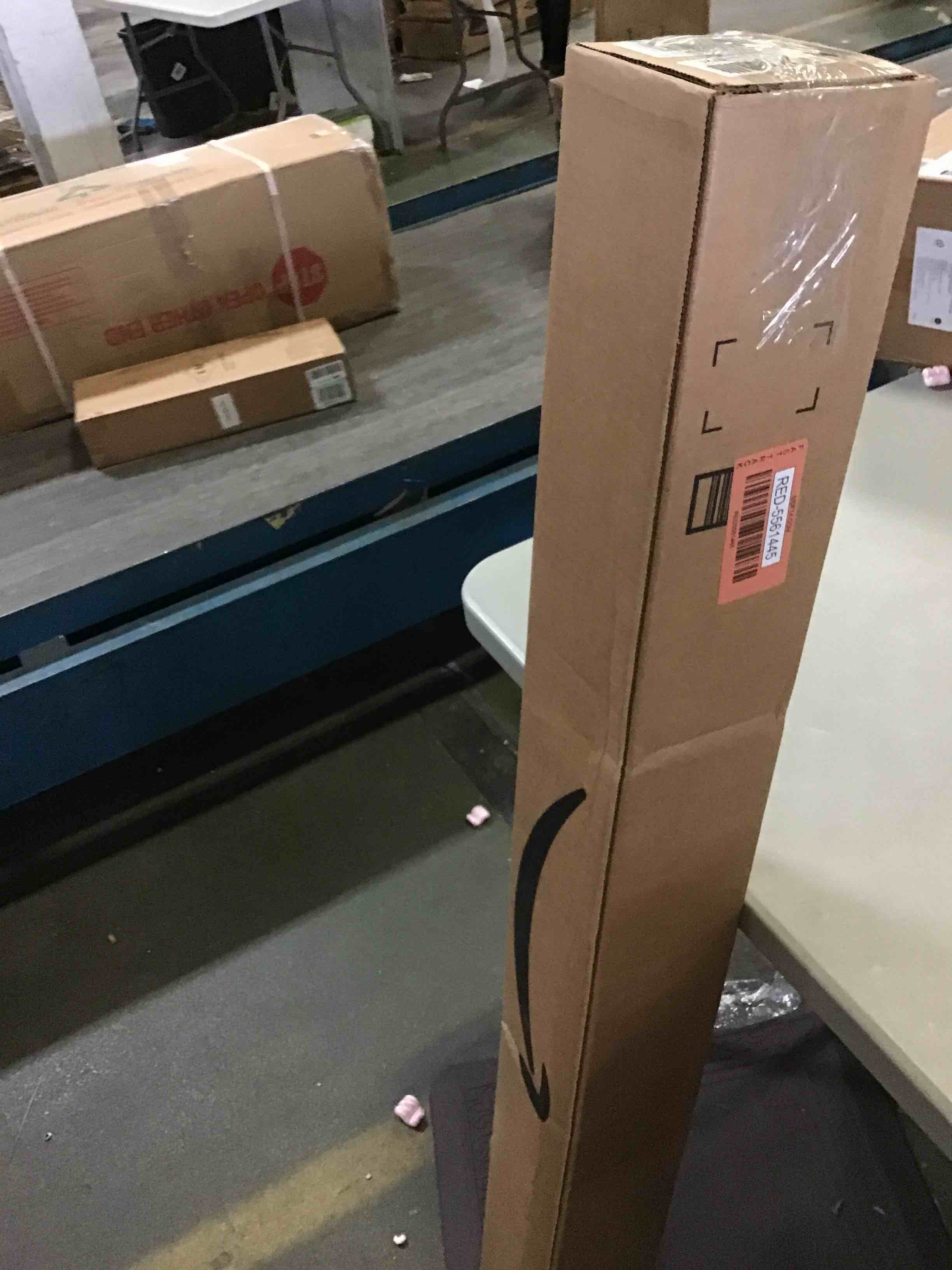 https://s3.amazonaws.com/lotting-images-prod/bidfta/RED5561445_1701974685924.jpeg