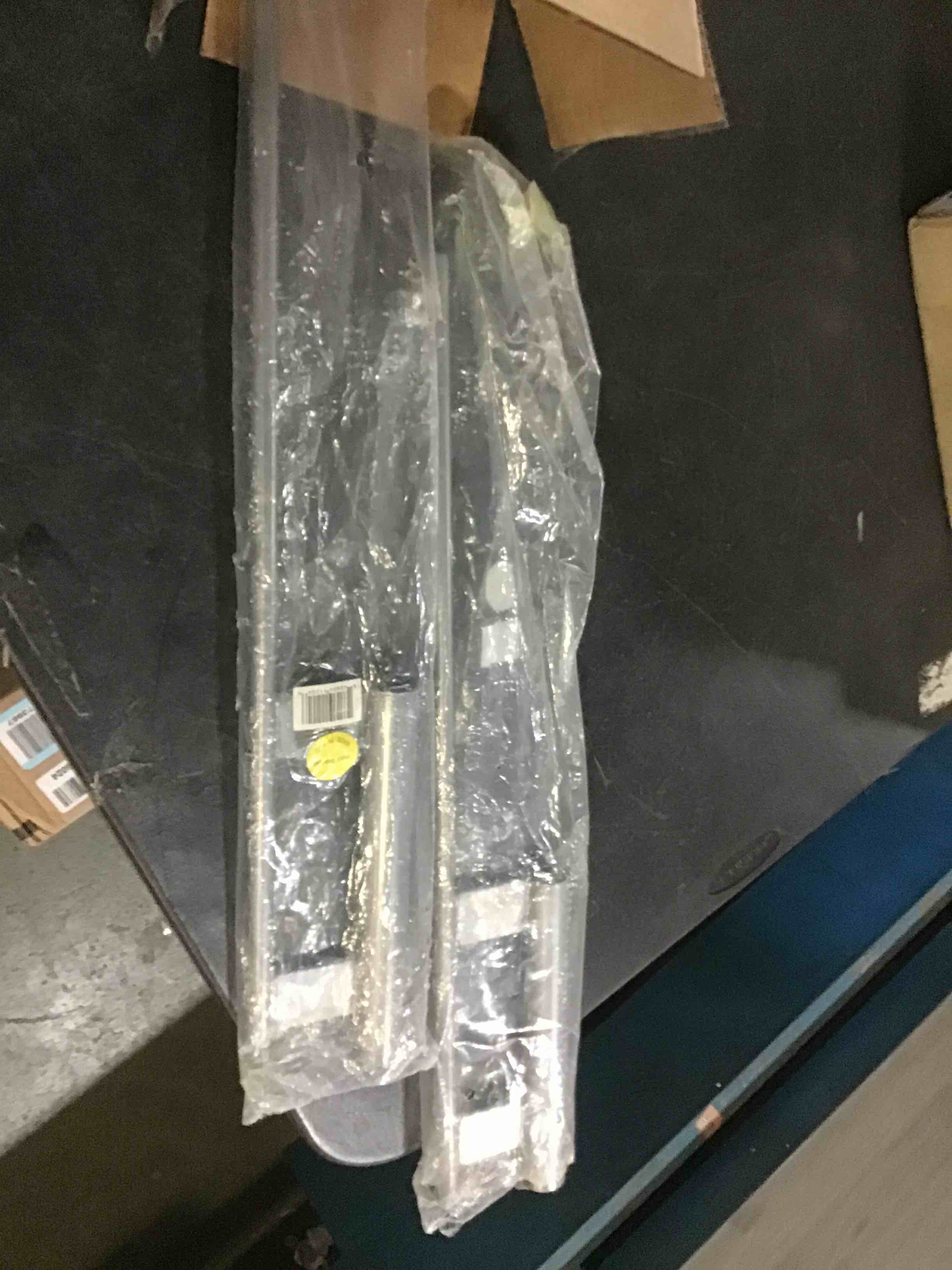 https://s3.amazonaws.com/lotting-images-prod/bidfta/RED5561575_1702046159407.jpeg