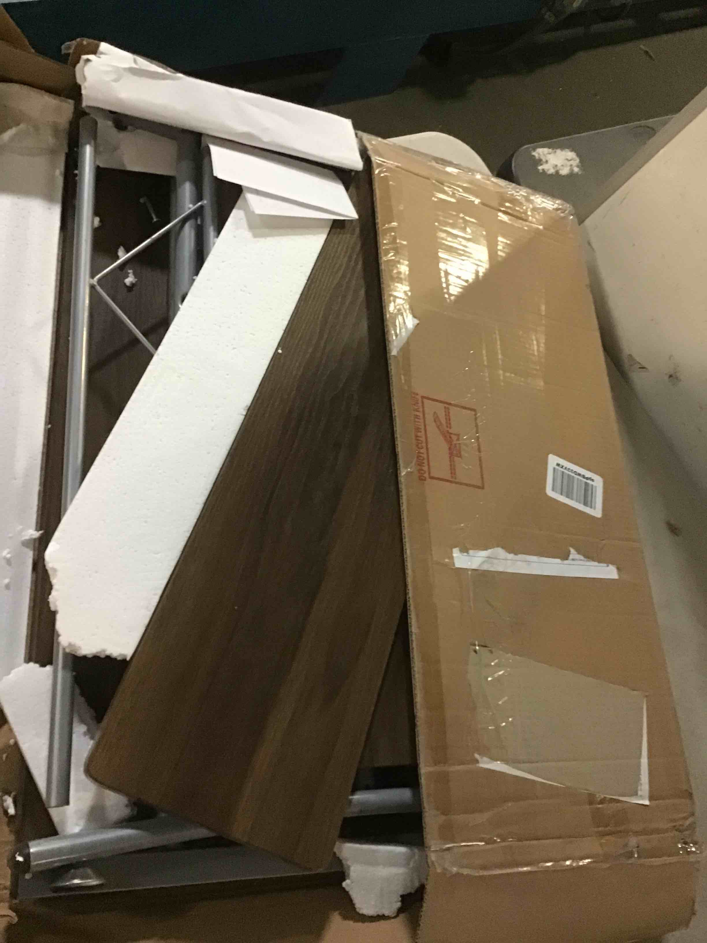 https://s3.amazonaws.com/lotting-images-prod/bidfta/RED5561781_1702303235958.jpeg