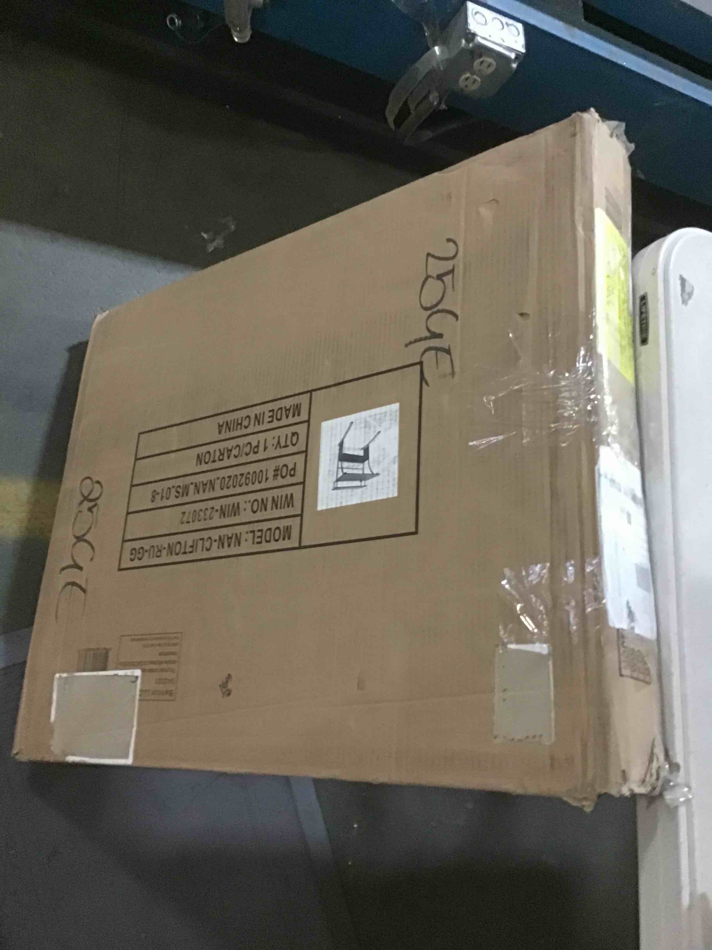 https://s3.amazonaws.com/lotting-images-prod/bidfta/RED5561781_1702303307624.jpeg