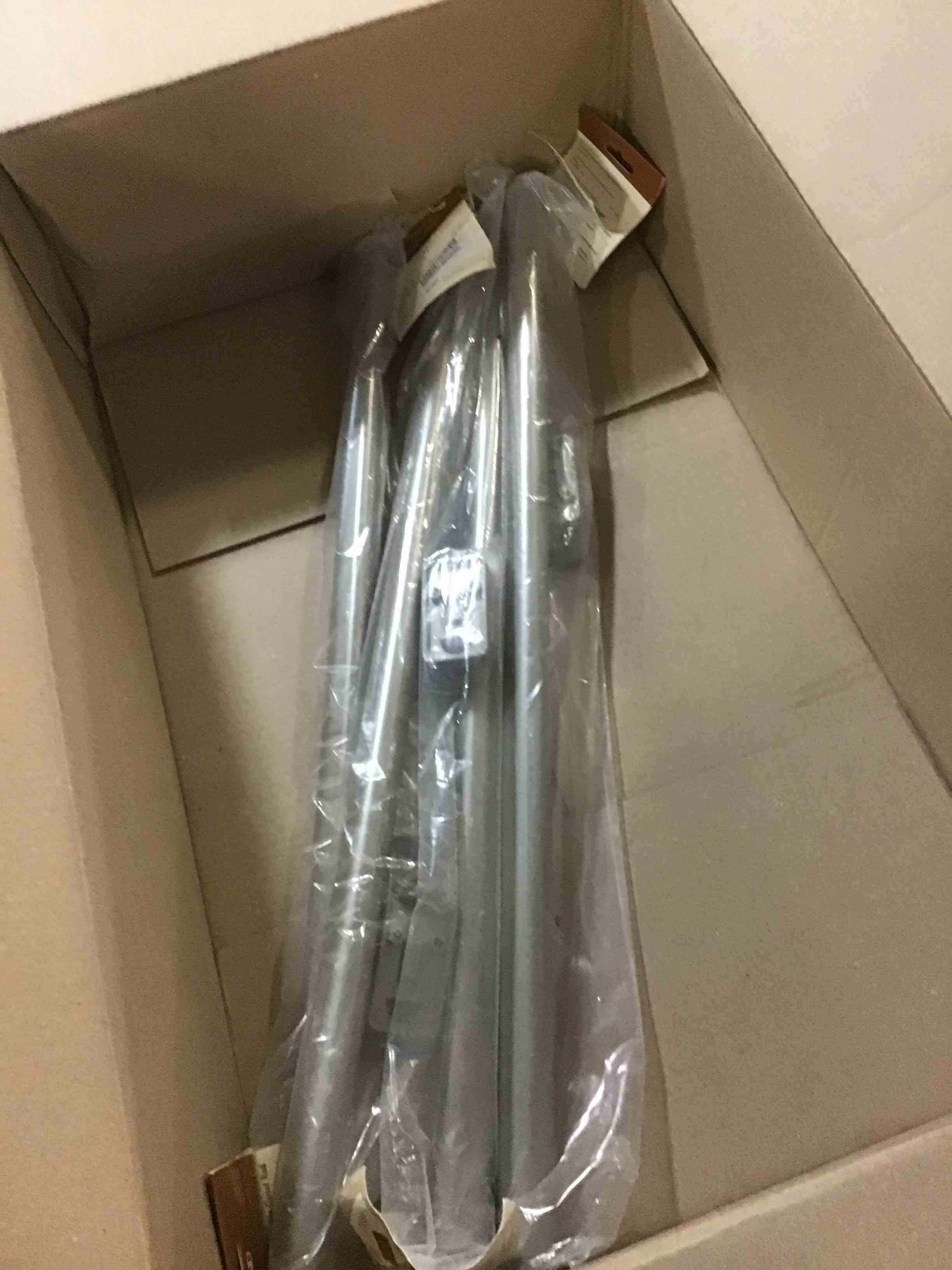 https://s3.amazonaws.com/lotting-images-prod/bidfta/RED5561843_1702315566290.jpeg