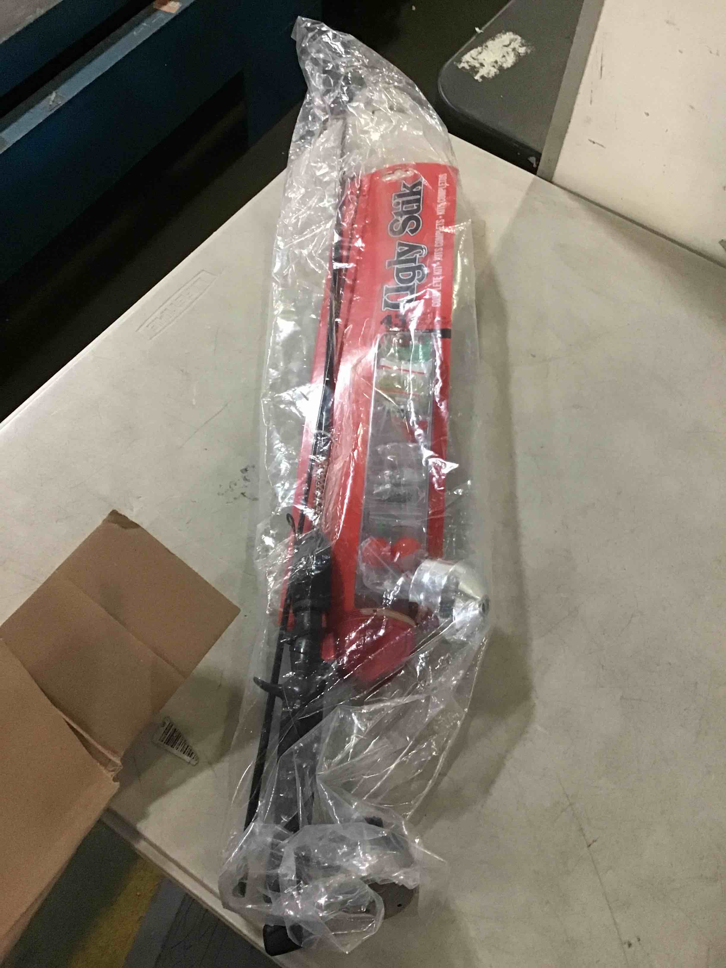 https://s3.amazonaws.com/lotting-images-prod/bidfta/RED5561852_1702318593048.jpeg