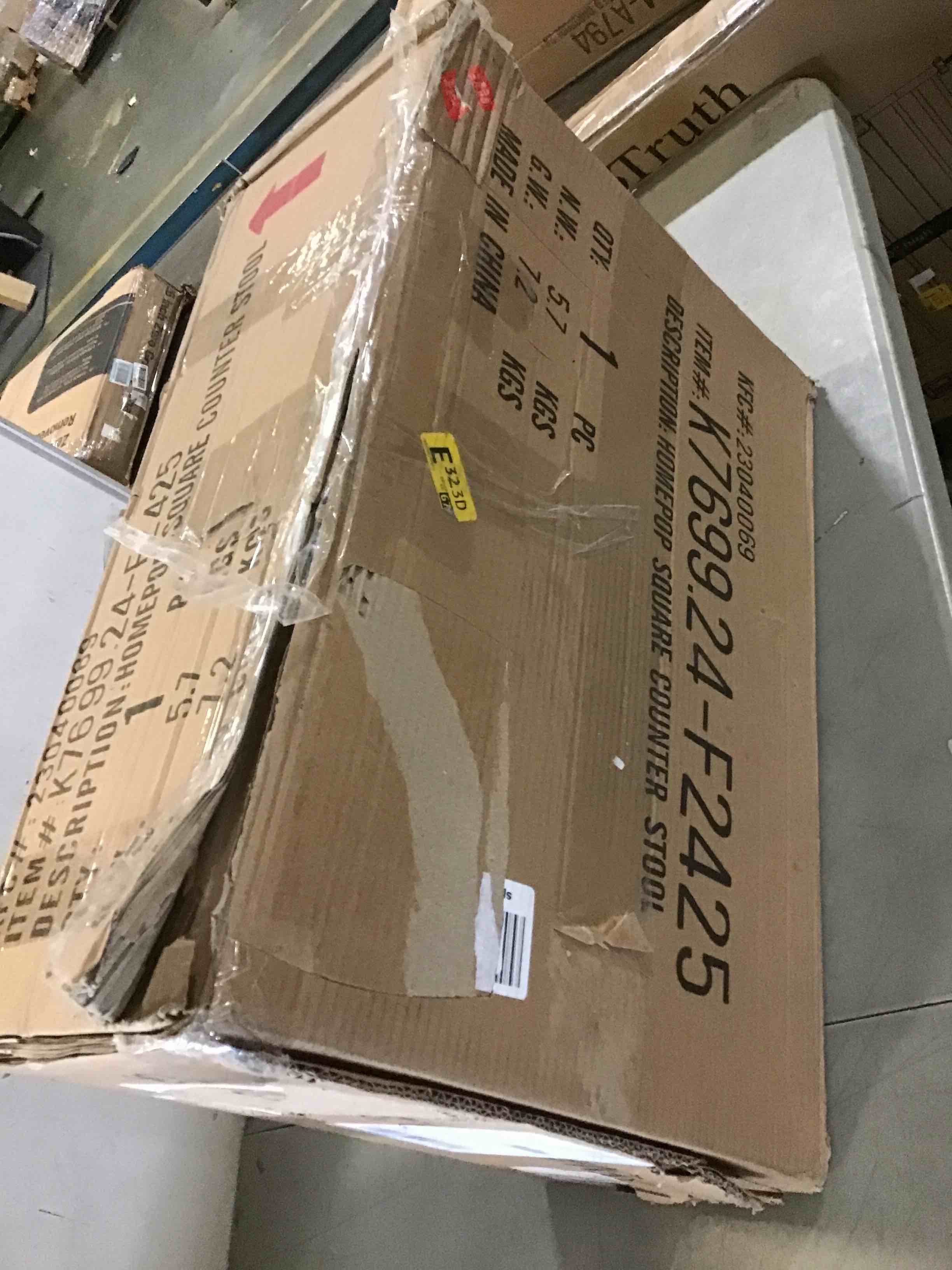 https://s3.amazonaws.com/lotting-images-prod/bidfta/RED5561974_1702391172156.jpeg