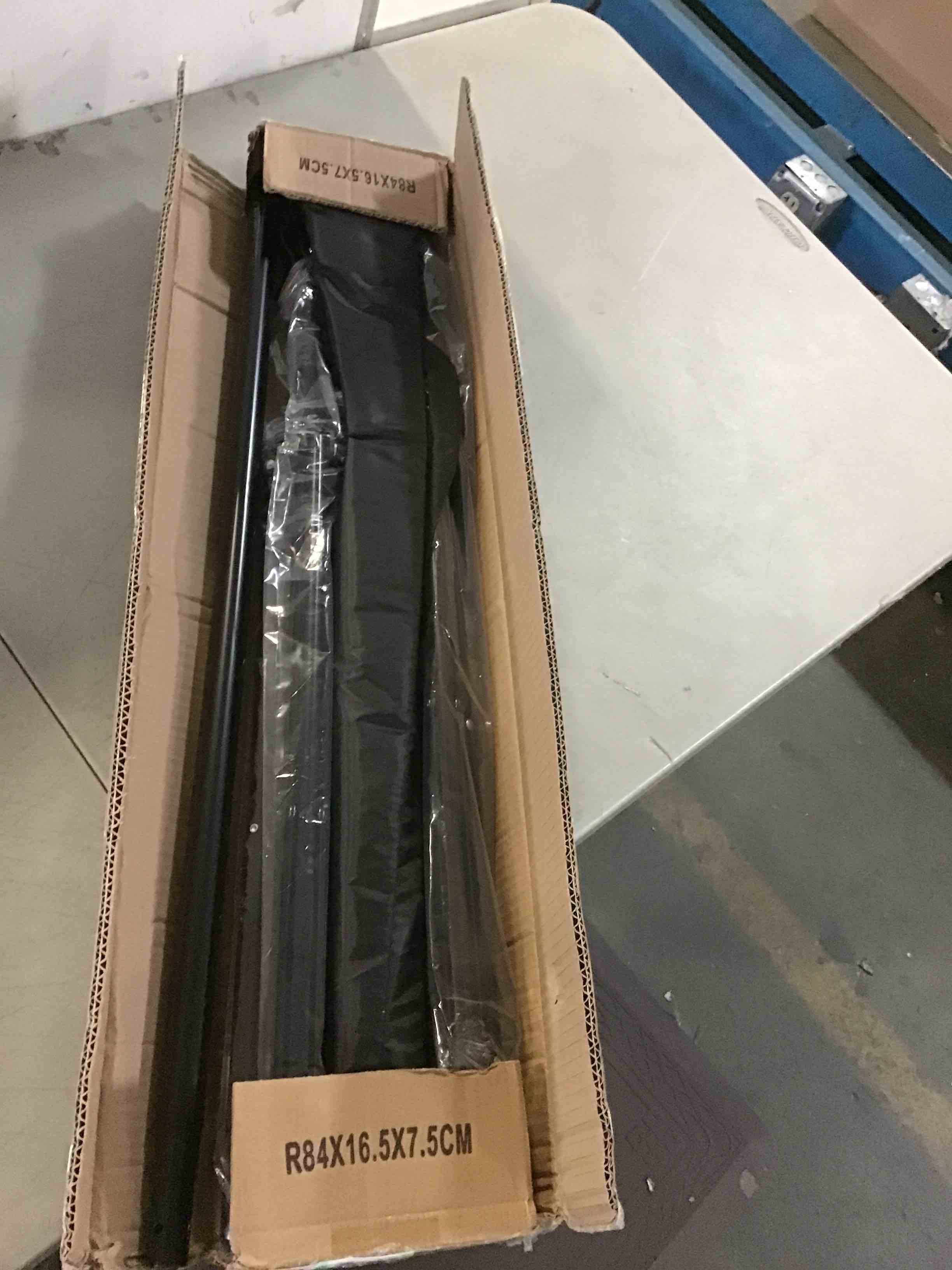 https://s3.amazonaws.com/lotting-images-prod/bidfta/RED5562001_1702395706731.jpeg