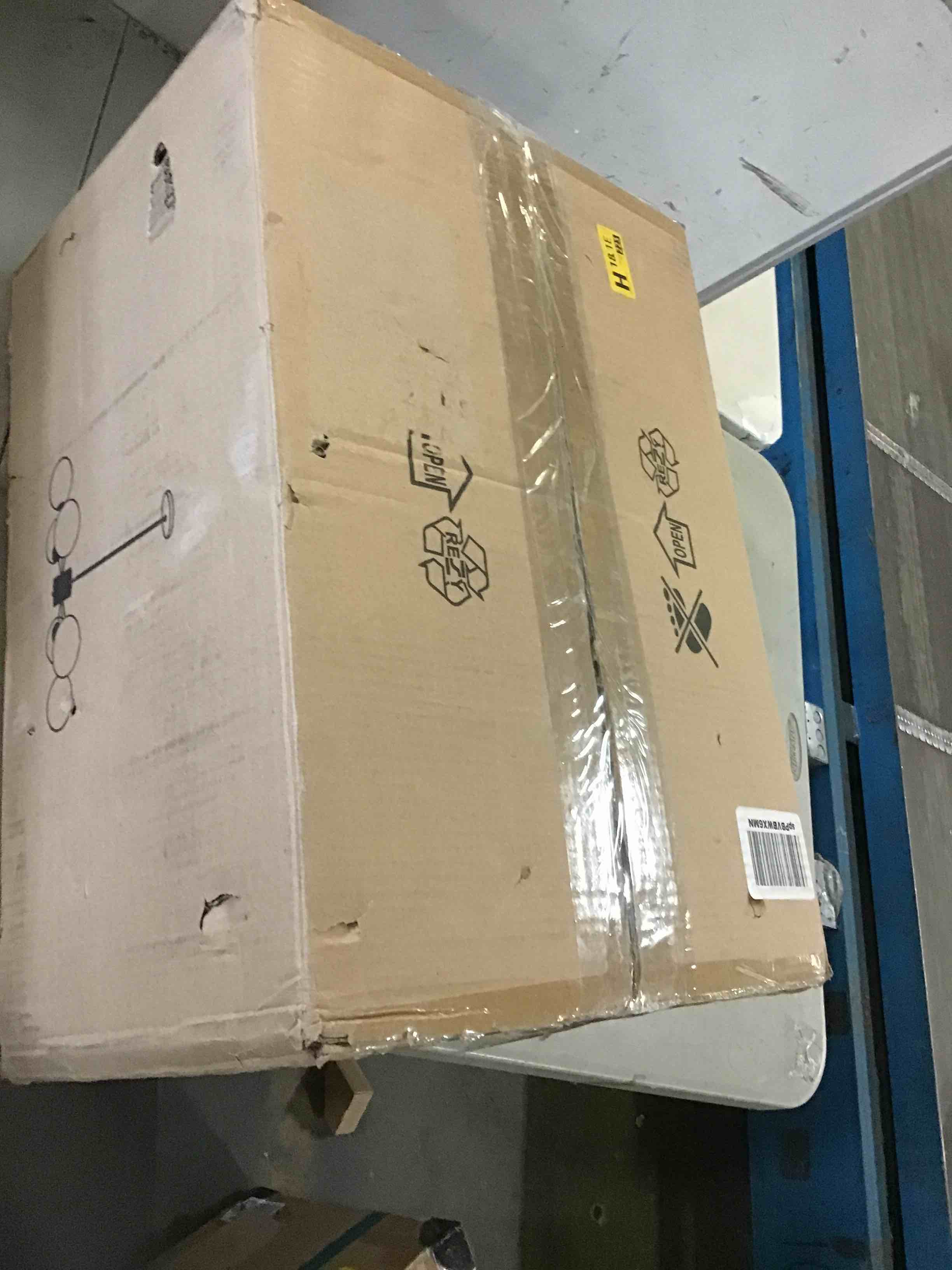 https://s3.amazonaws.com/lotting-images-prod/bidfta/RED5562049_1702400912351.jpeg