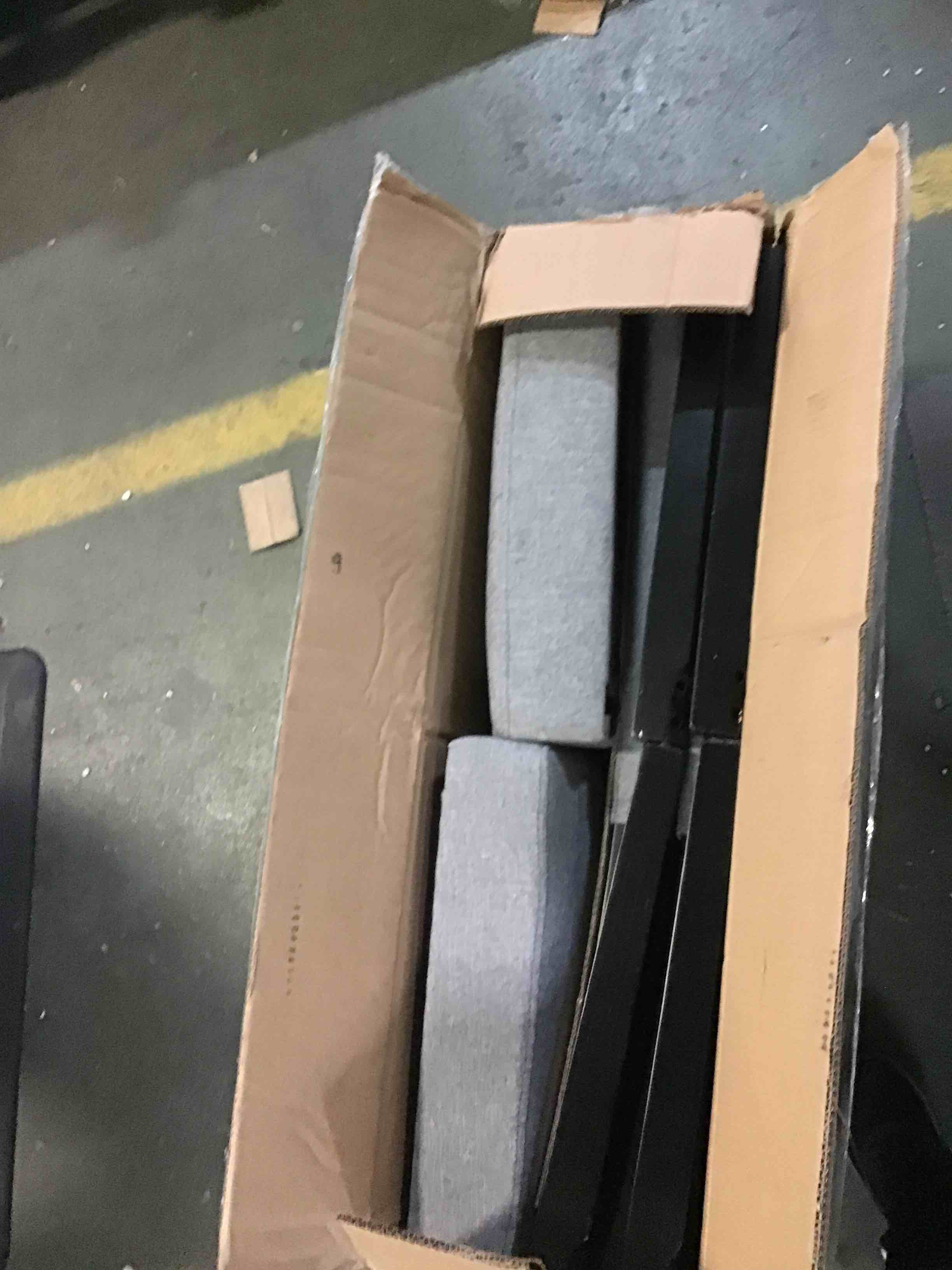 https://s3.amazonaws.com/lotting-images-prod/bidfta/RED5562205_1702483703993.jpeg
