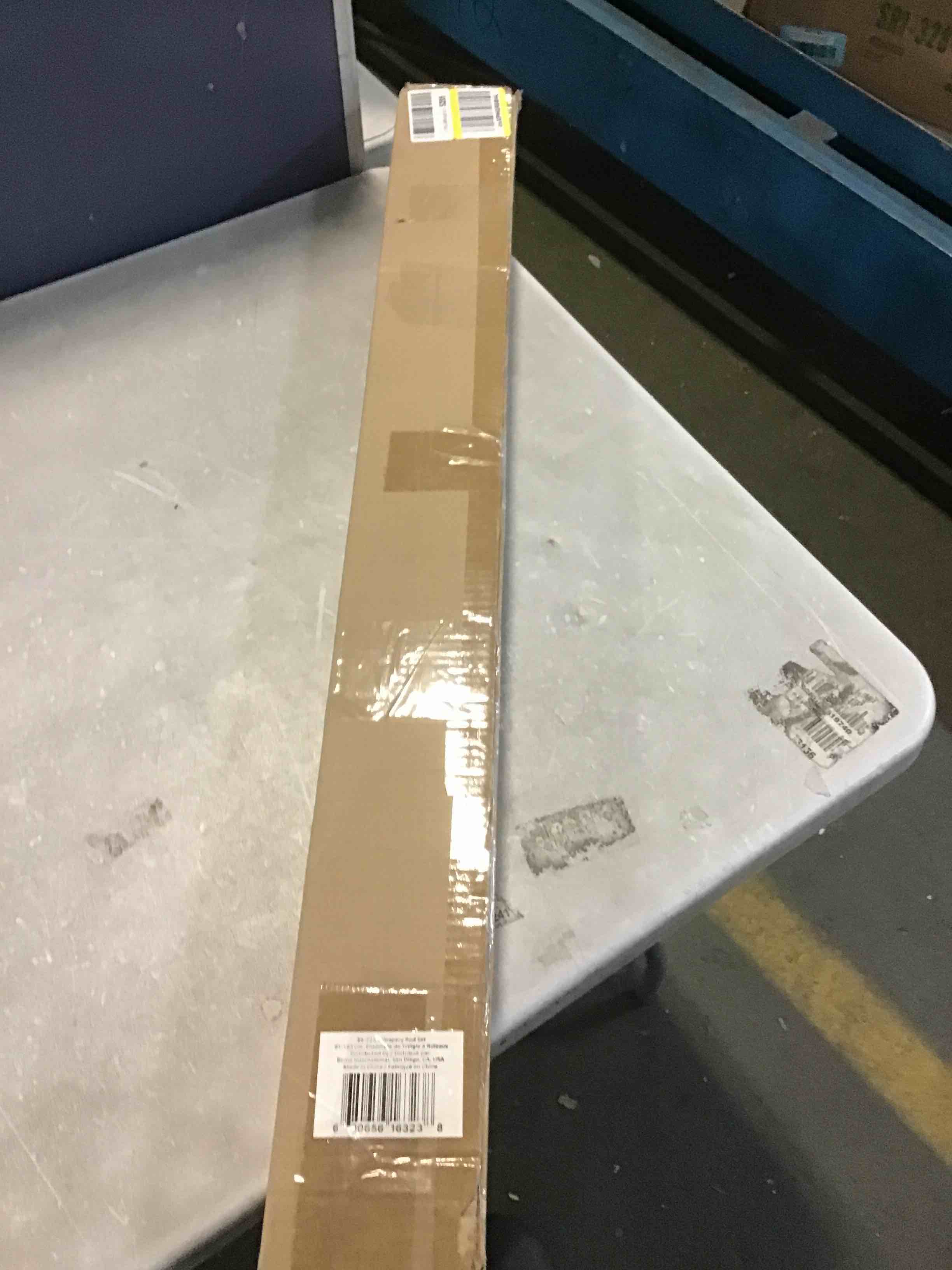 https://s3.amazonaws.com/lotting-images-prod/bidfta/RED5562362_1702564182257.jpeg