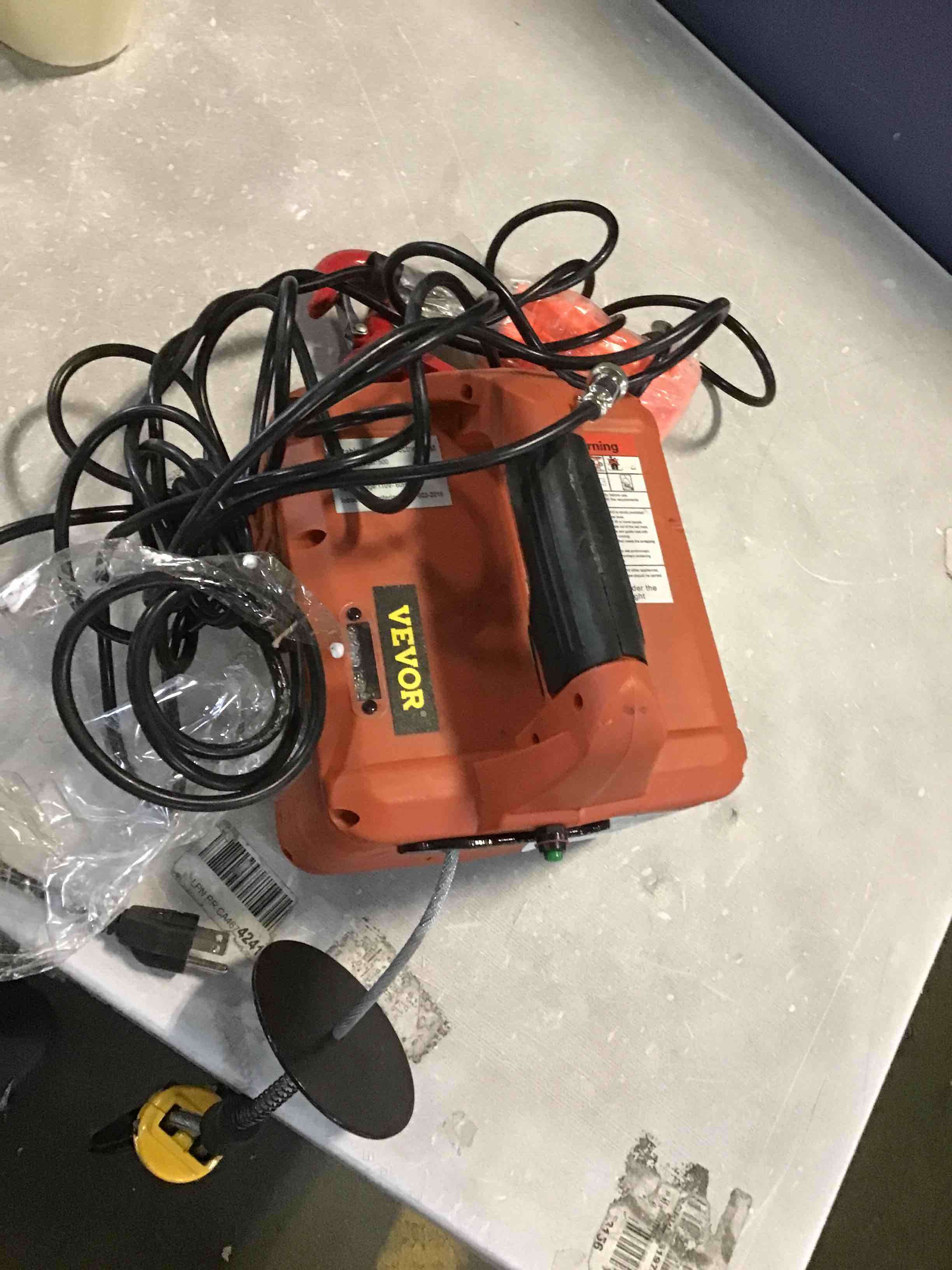 https://s3.amazonaws.com/lotting-images-prod/bidfta/RED5562366_1702564474315.jpeg