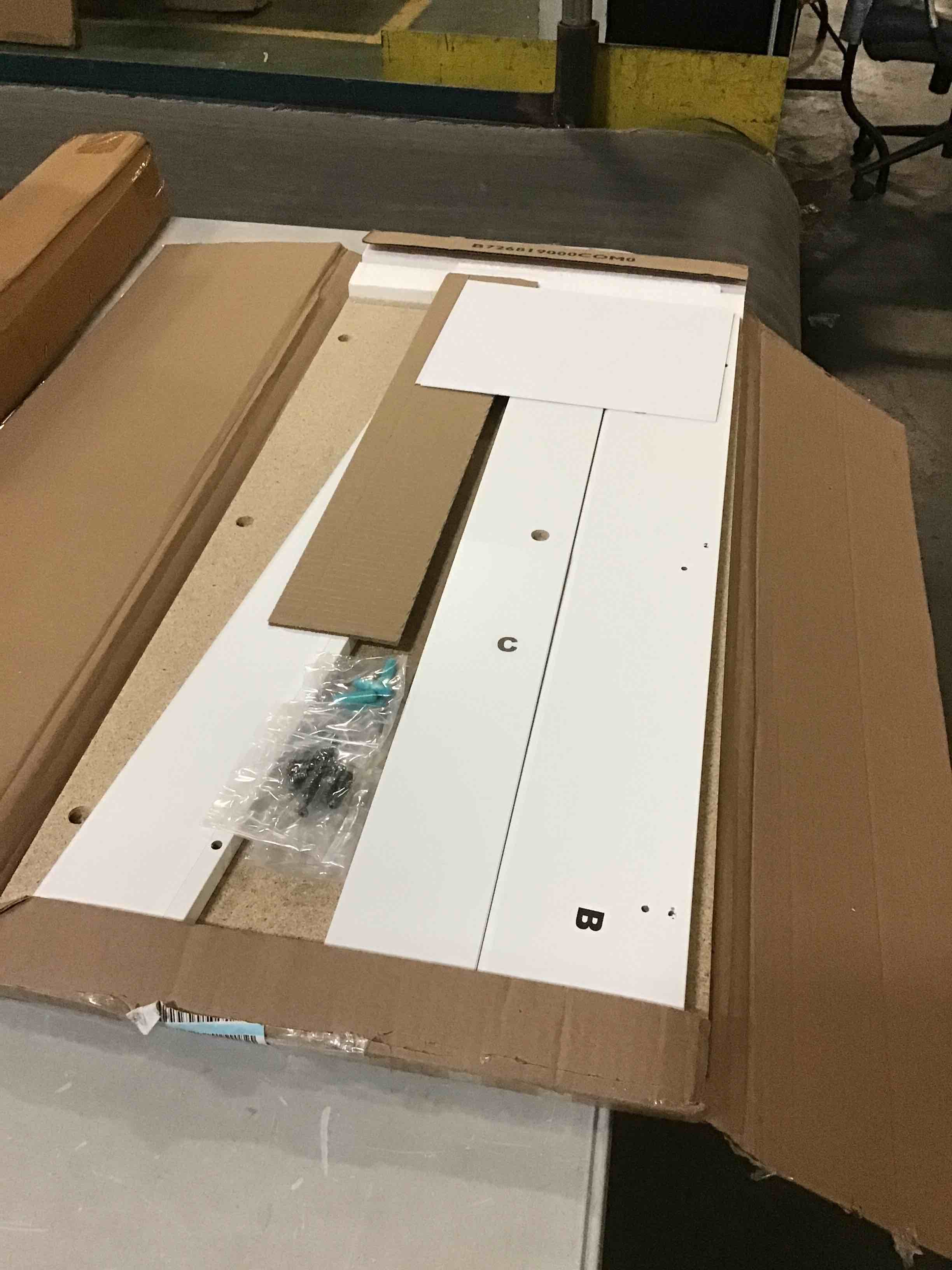 https://s3.amazonaws.com/lotting-images-prod/bidfta/RED5562462_1701096416352.jpeg