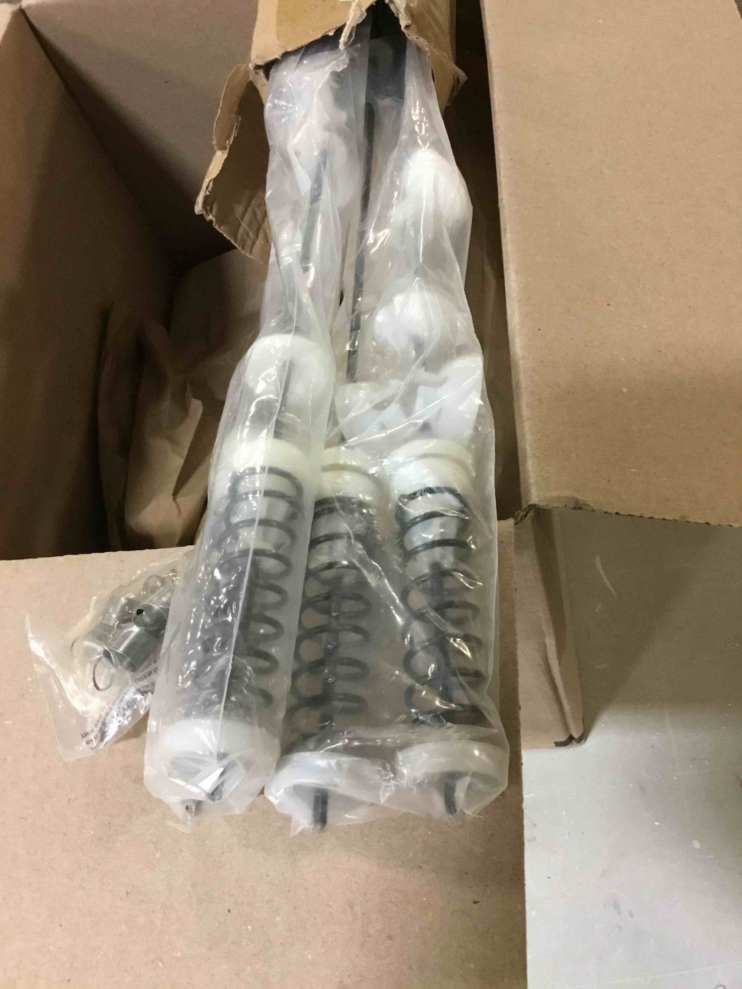 https://s3.amazonaws.com/lotting-images-prod/bidfta/RED5562616_1701189942587.jpeg