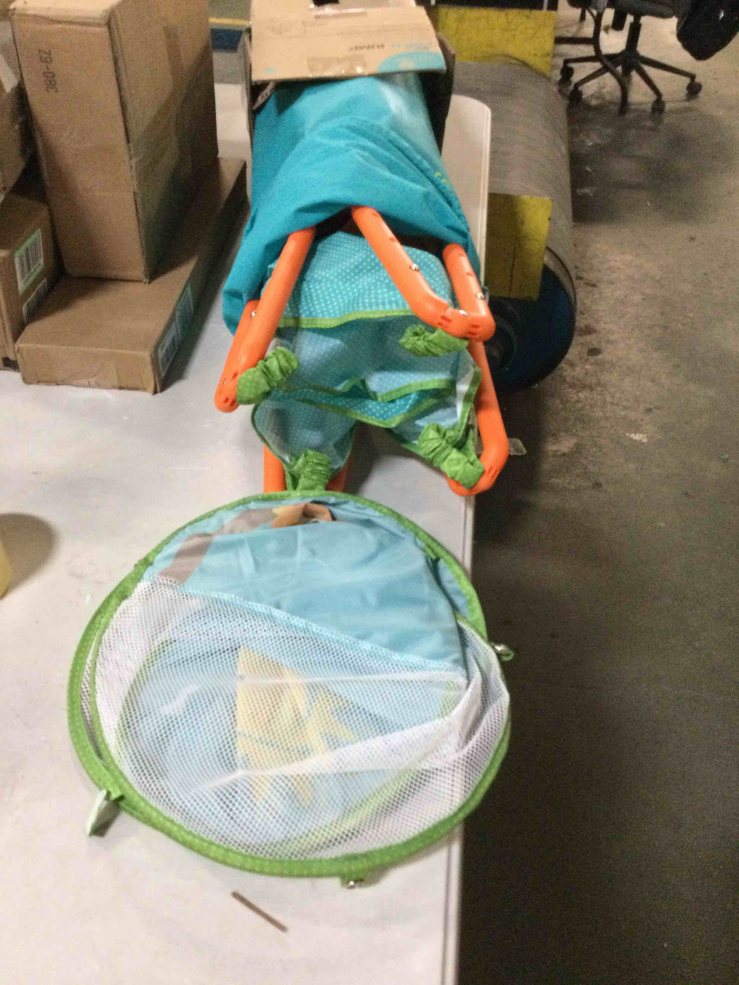 https://s3.amazonaws.com/lotting-images-prod/bidfta/RED5562736_1701358242496.jpeg