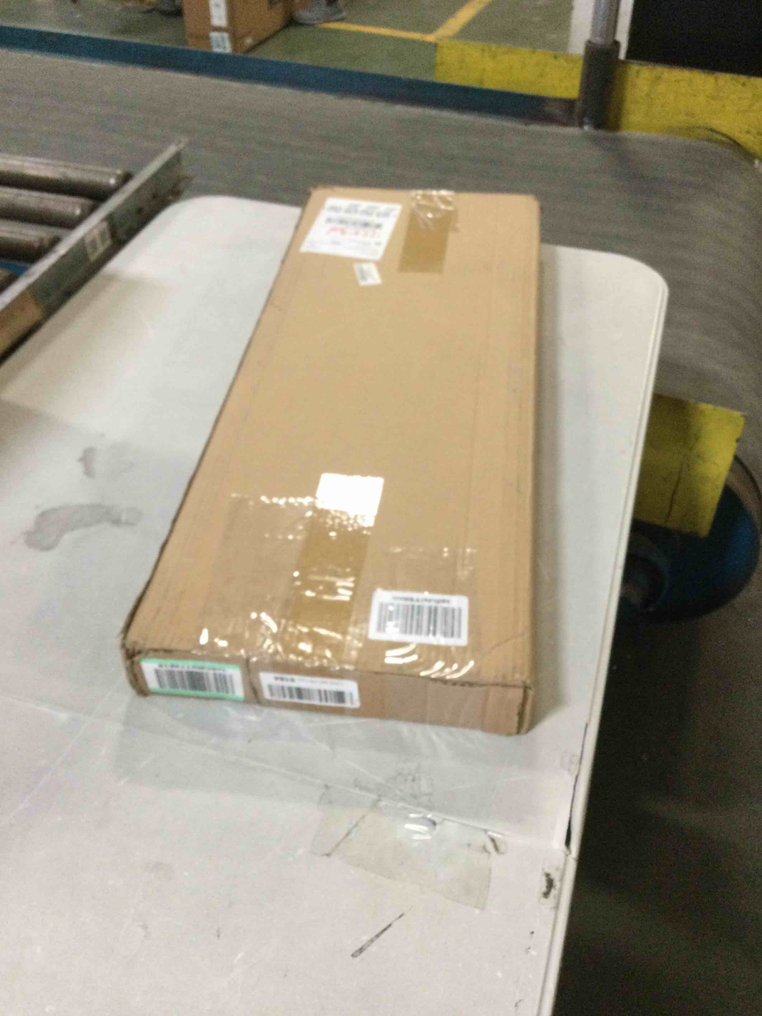 https://s3.amazonaws.com/lotting-images-prod/bidfta/RED5562800_1701370429543.jpeg