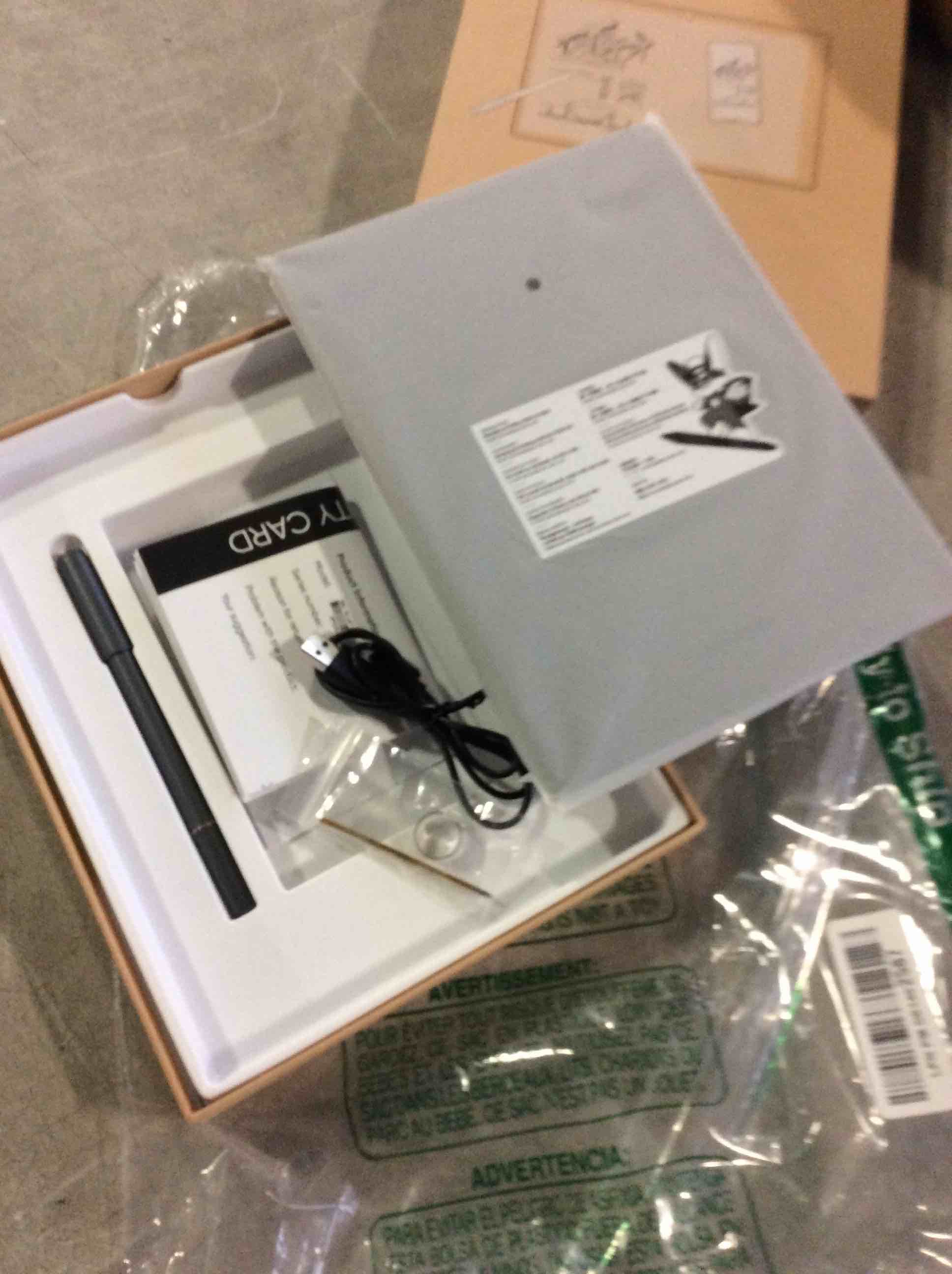 https://s3.amazonaws.com/lotting-images-prod/bidfta/RED5562971_1701461552713.jpeg