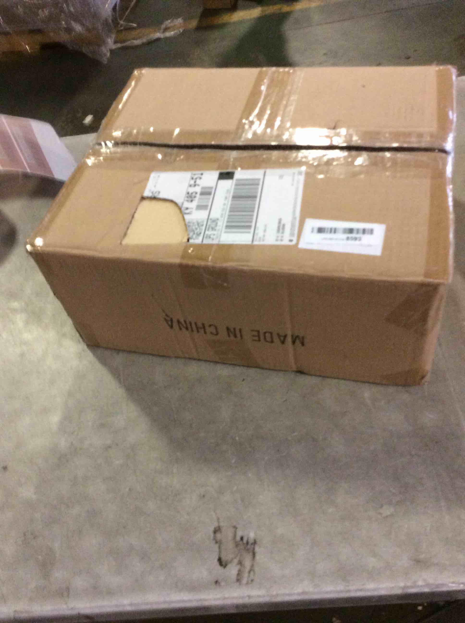 https://s3.amazonaws.com/lotting-images-prod/bidfta/RED5562982_1701462808617.jpeg