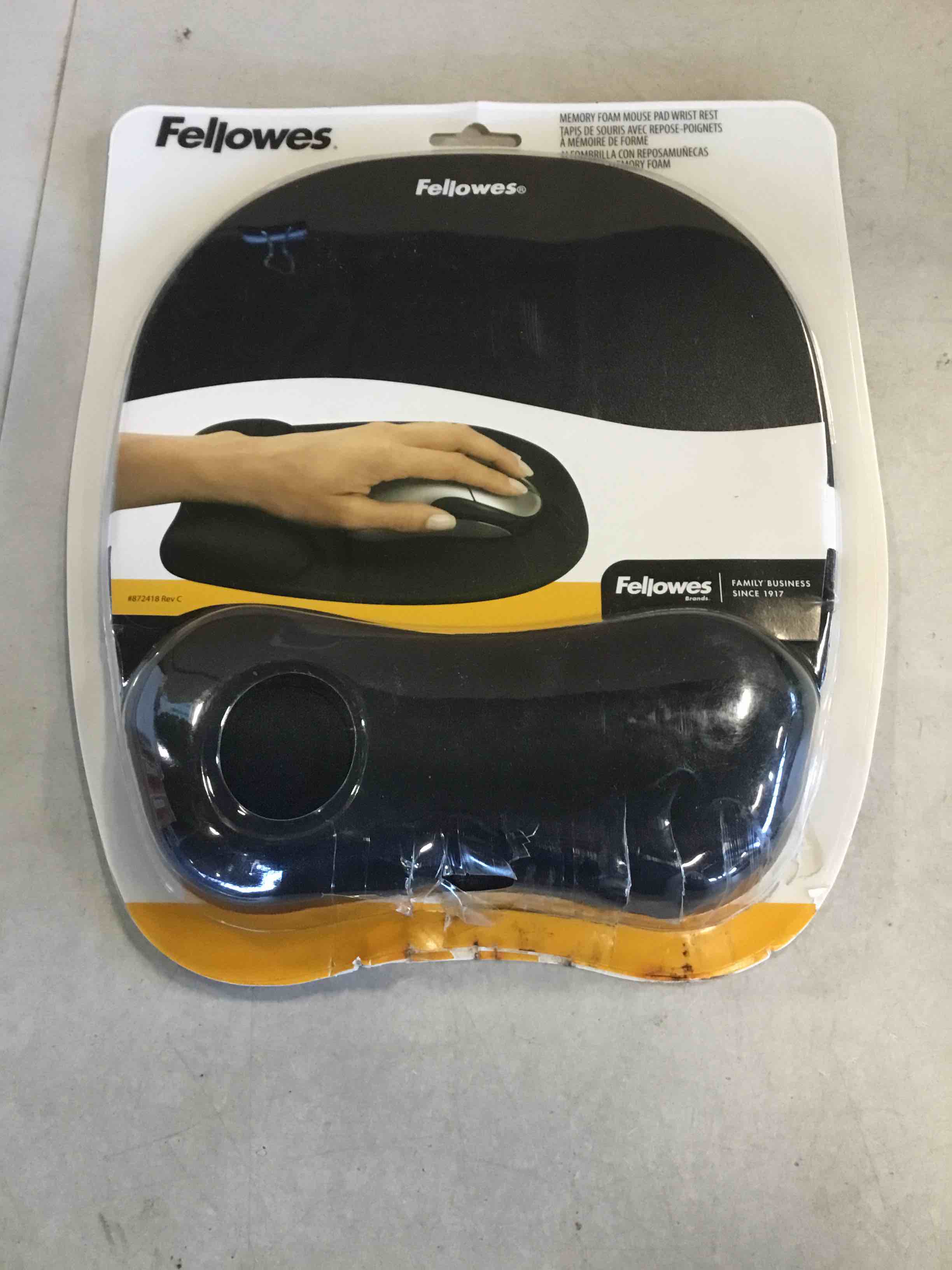 https://s3.amazonaws.com/lotting-images-prod/bidfta/RED5563444_1702579000055.jpeg