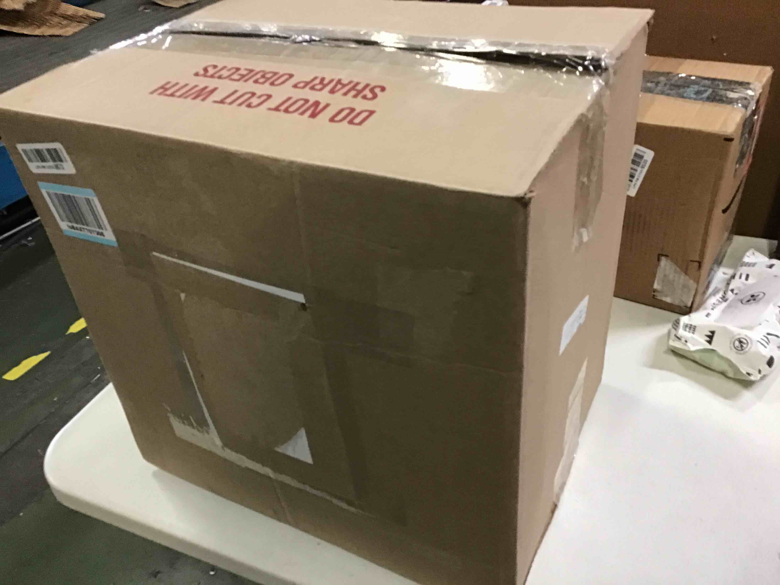 https://s3.amazonaws.com/lotting-images-prod/bidfta/RED5565006_1698774168133.jpeg