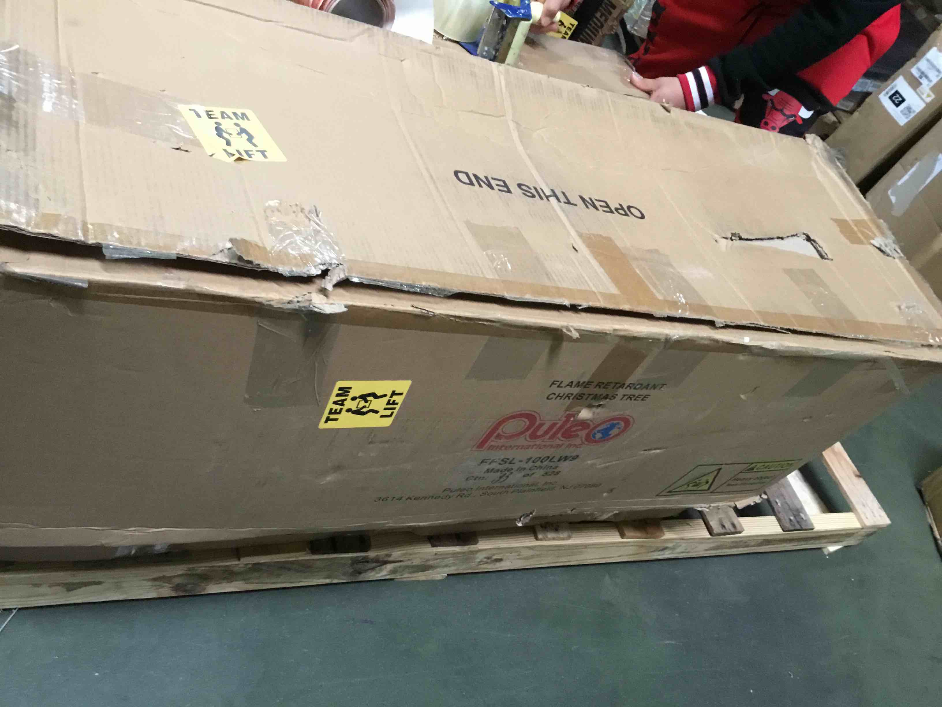 https://s3.amazonaws.com/lotting-images-prod/bidfta/RED5565400_1699033183418.jpeg