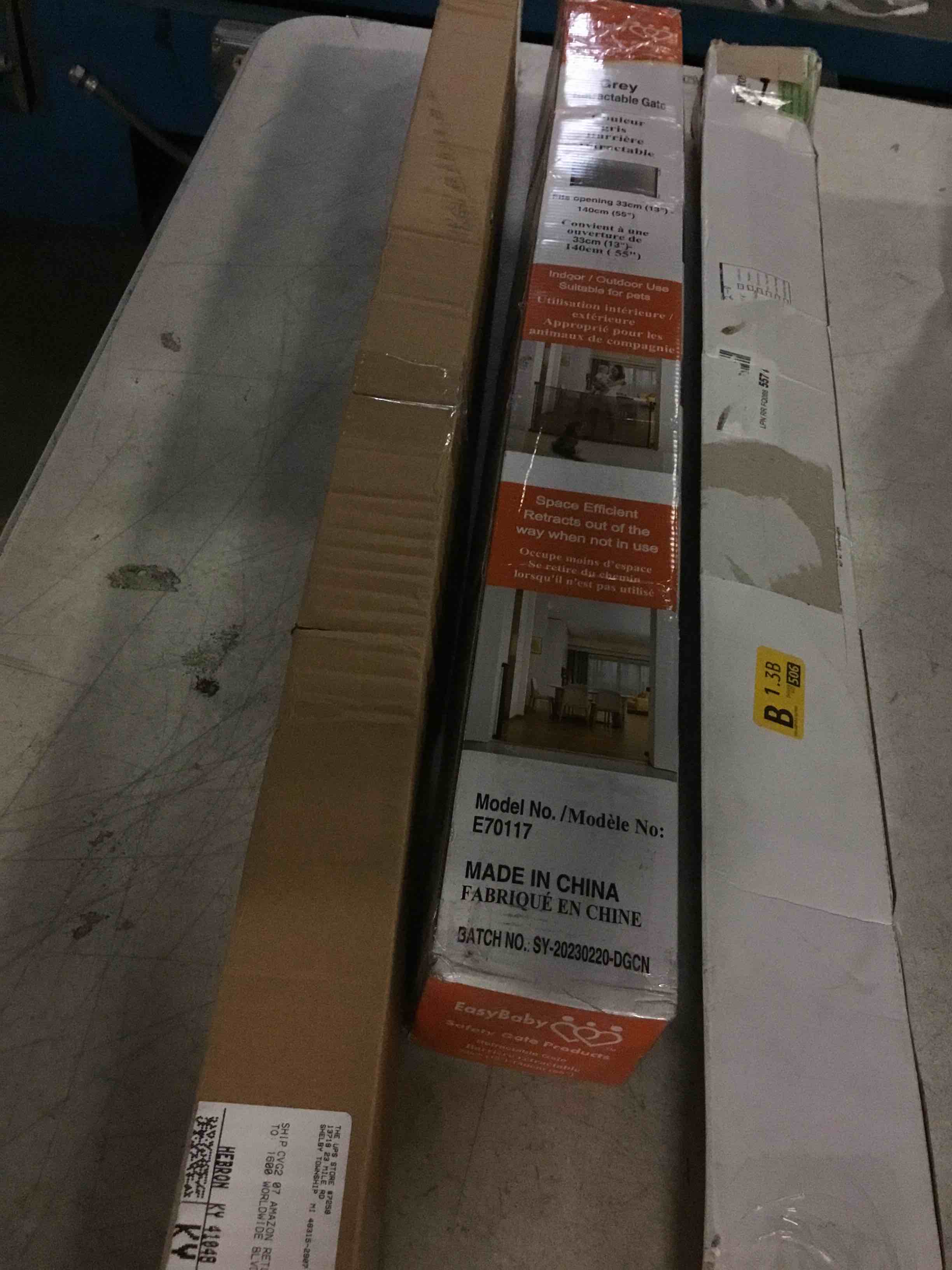 Assorted of  Products for the Maintenance or Decoration of the Home (it can include a variety of sizes and models)