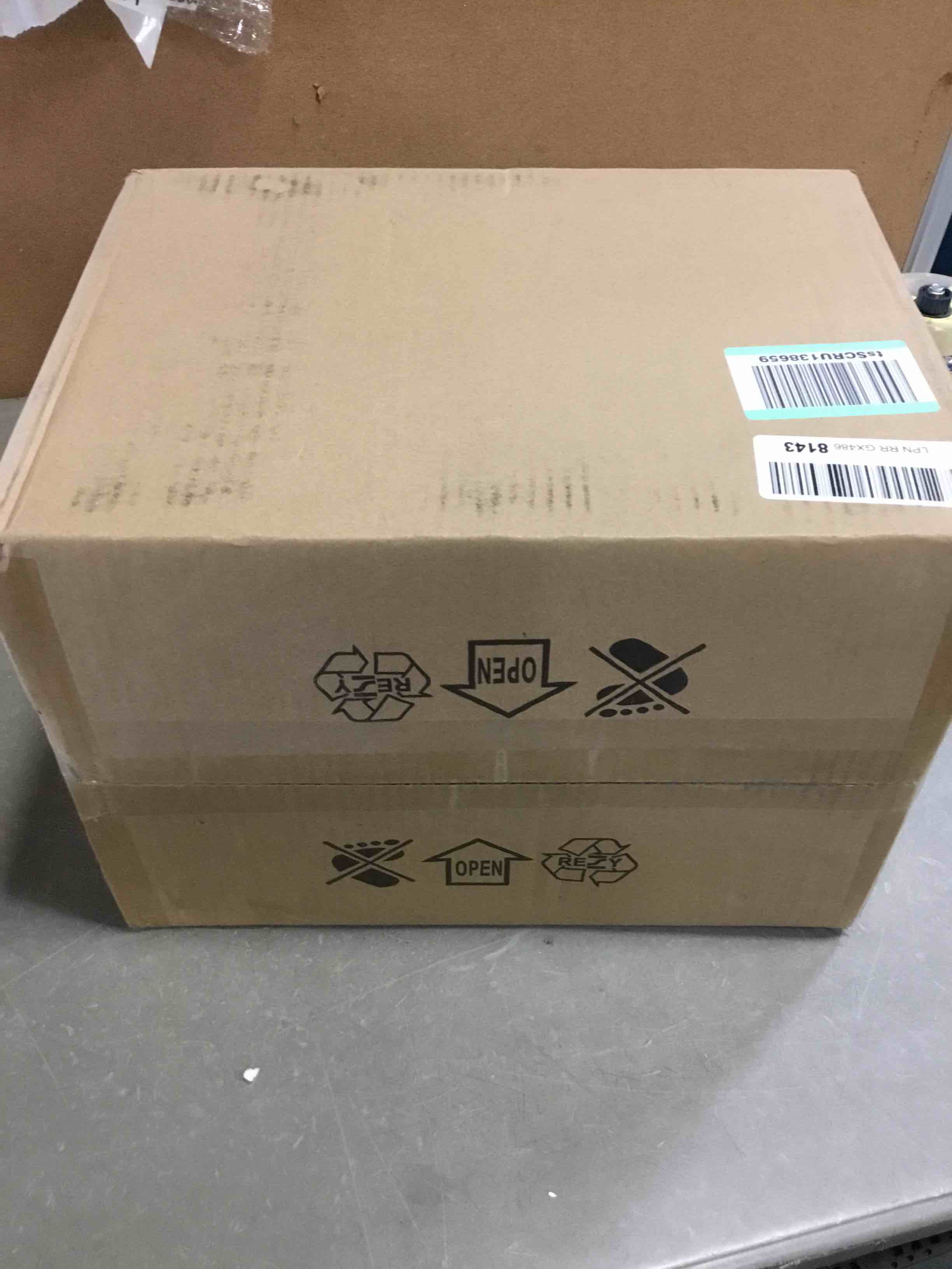 https://s3.amazonaws.com/lotting-images-prod/bidfta/RED5567858_1698780221546.jpeg