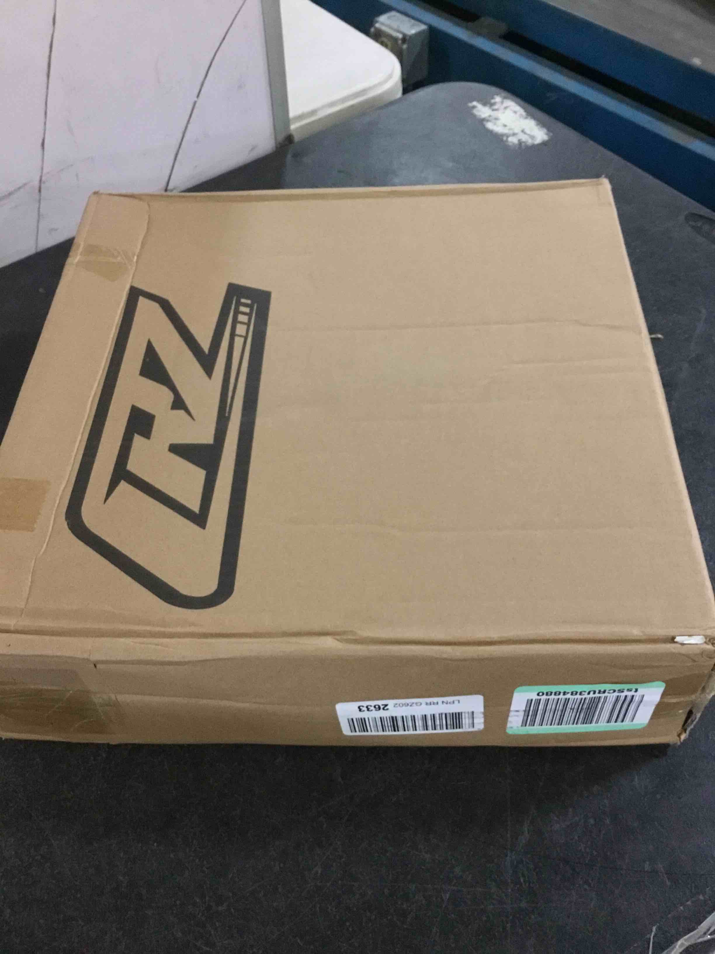 https://s3.amazonaws.com/lotting-images-prod/bidfta/RED5568096_1698935405052.jpeg