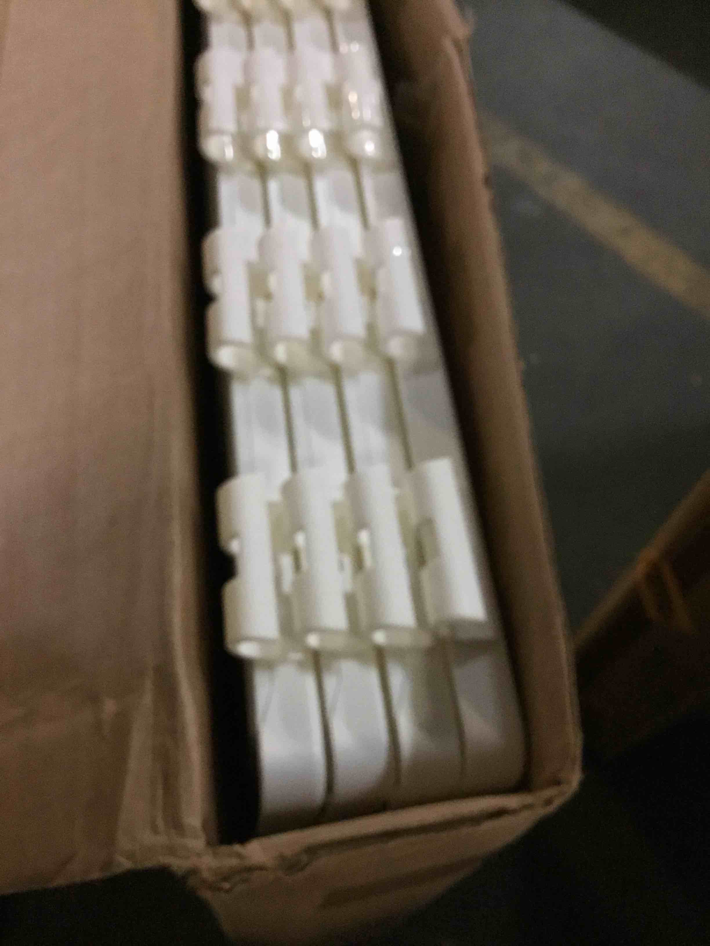 https://s3.amazonaws.com/lotting-images-prod/bidfta/RED5568335_1699039334670.jpeg