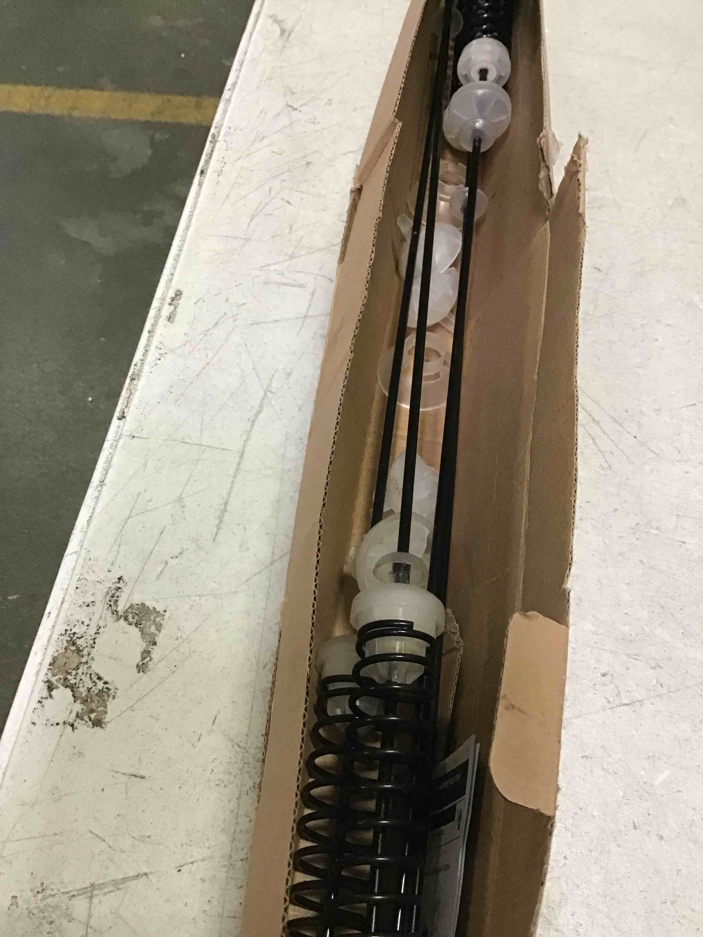 https://s3.amazonaws.com/lotting-images-prod/bidfta/RED5568604_1698158527341.jpeg