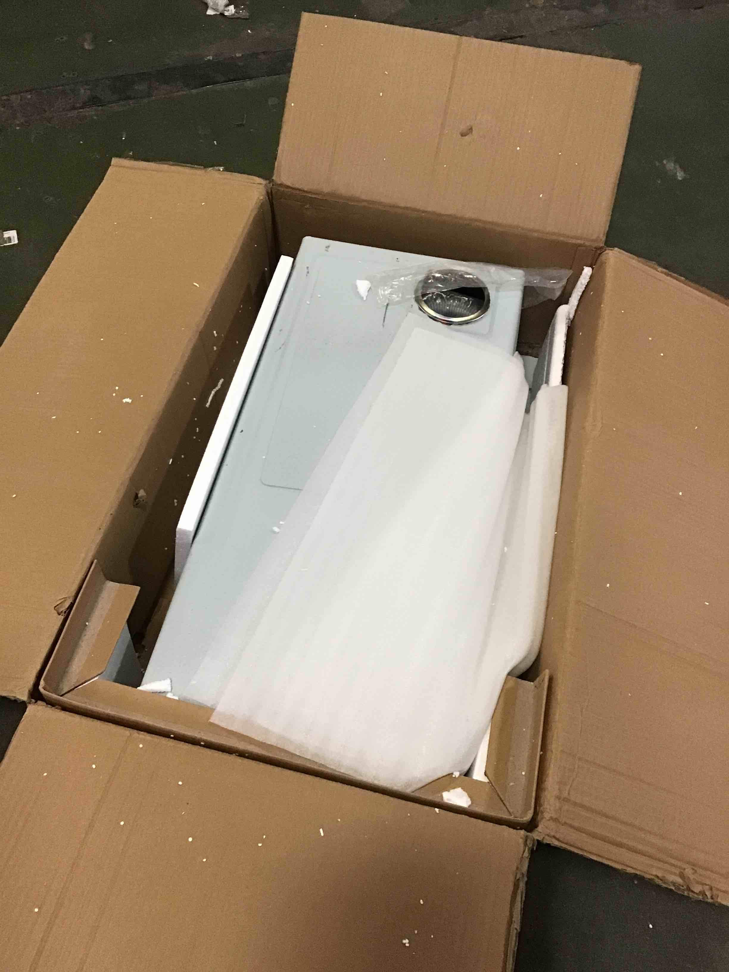 https://s3.amazonaws.com/lotting-images-prod/bidfta/RED5568800_1698245906007.jpeg