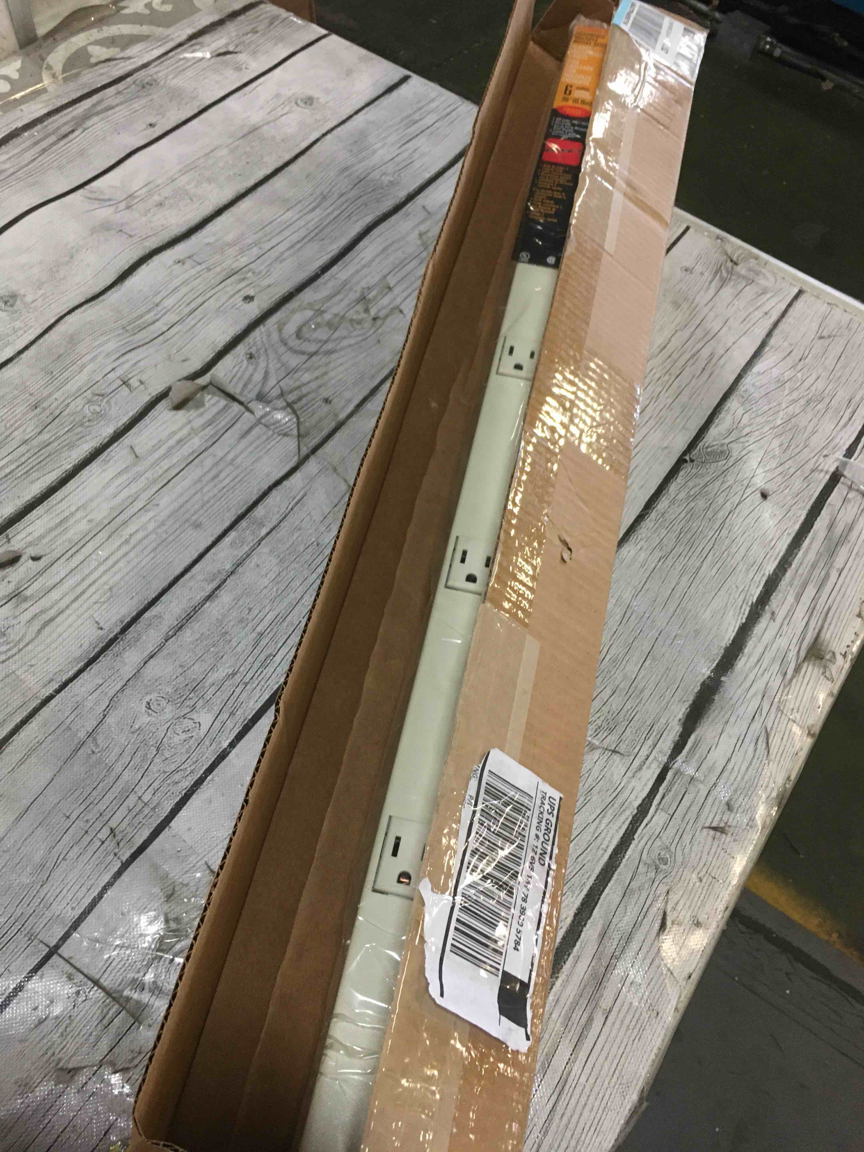 https://s3.amazonaws.com/lotting-images-prod/bidfta/RED5569390_1698766896603.jpeg