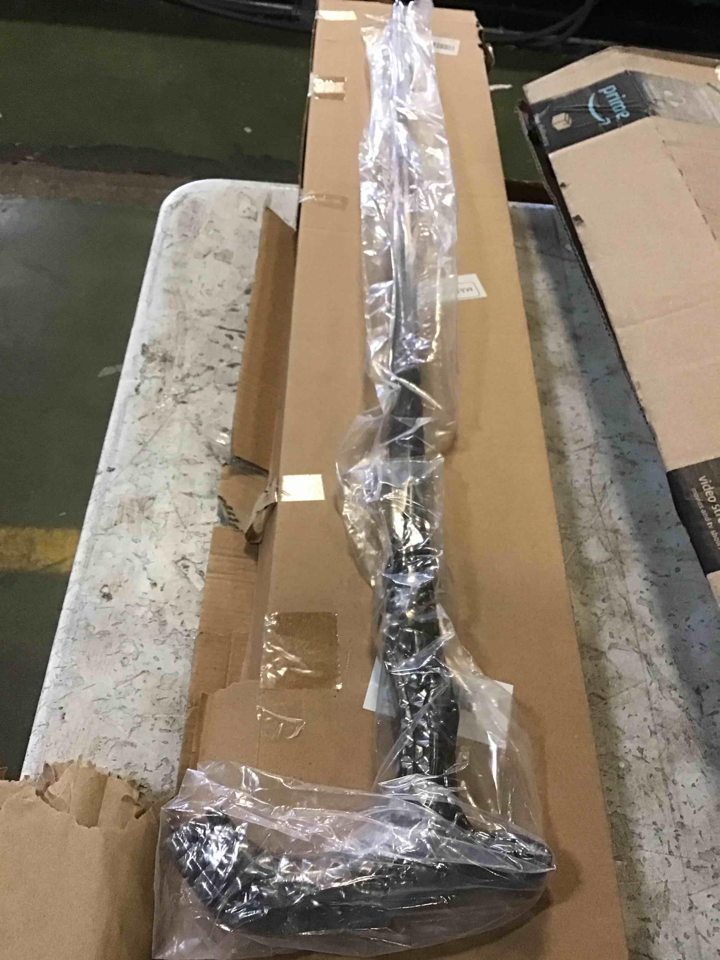https://s3.amazonaws.com/lotting-images-prod/bidfta/RED5569772_1698942232629.jpeg