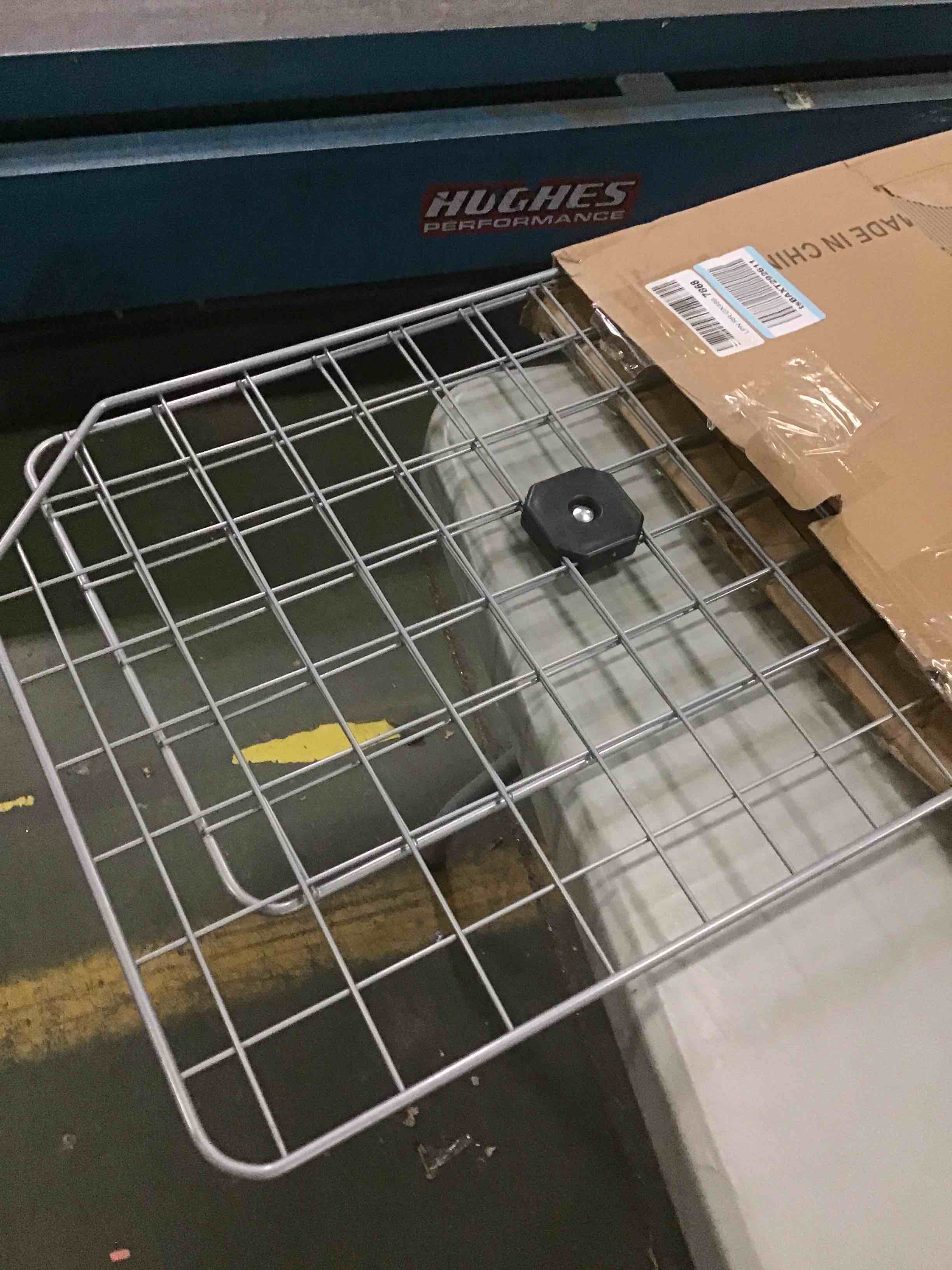 https://s3.amazonaws.com/lotting-images-prod/bidfta/RED5569952_1698086228476.jpeg
