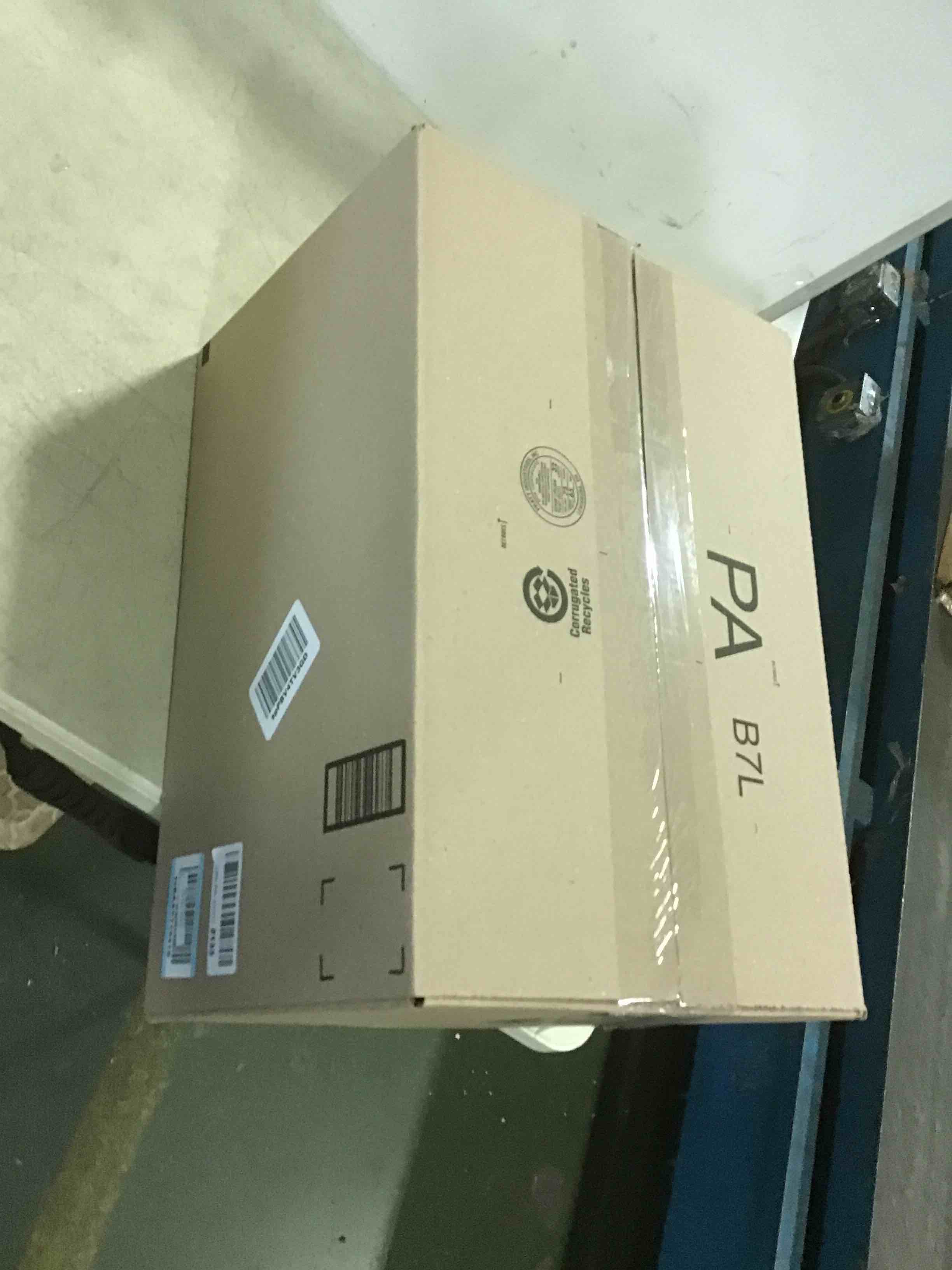 https://s3.amazonaws.com/lotting-images-prod/bidfta/RED5570024_1698152191037.jpeg