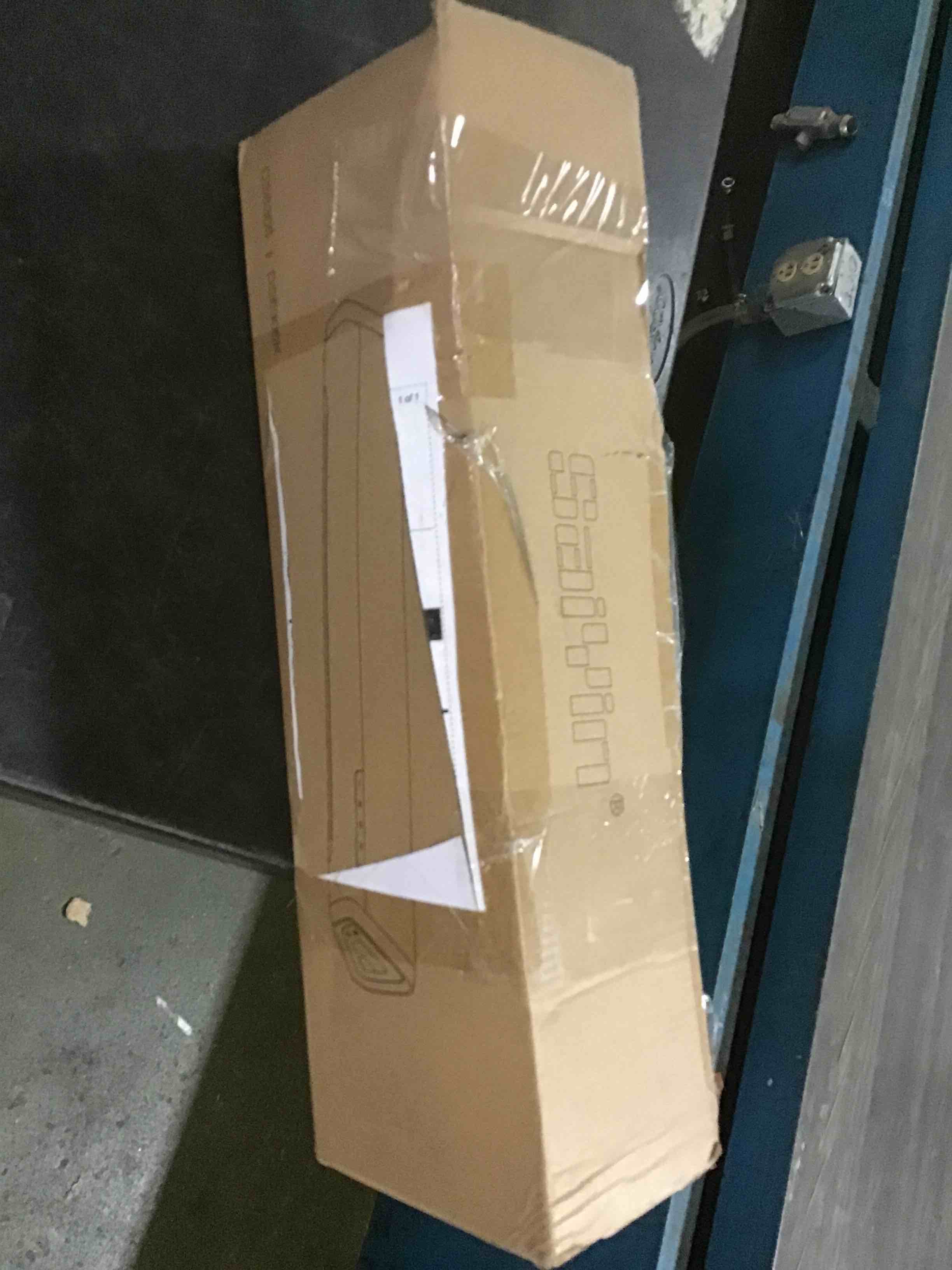 https://s3.amazonaws.com/lotting-images-prod/bidfta/RED5570809_1698434470607.jpeg