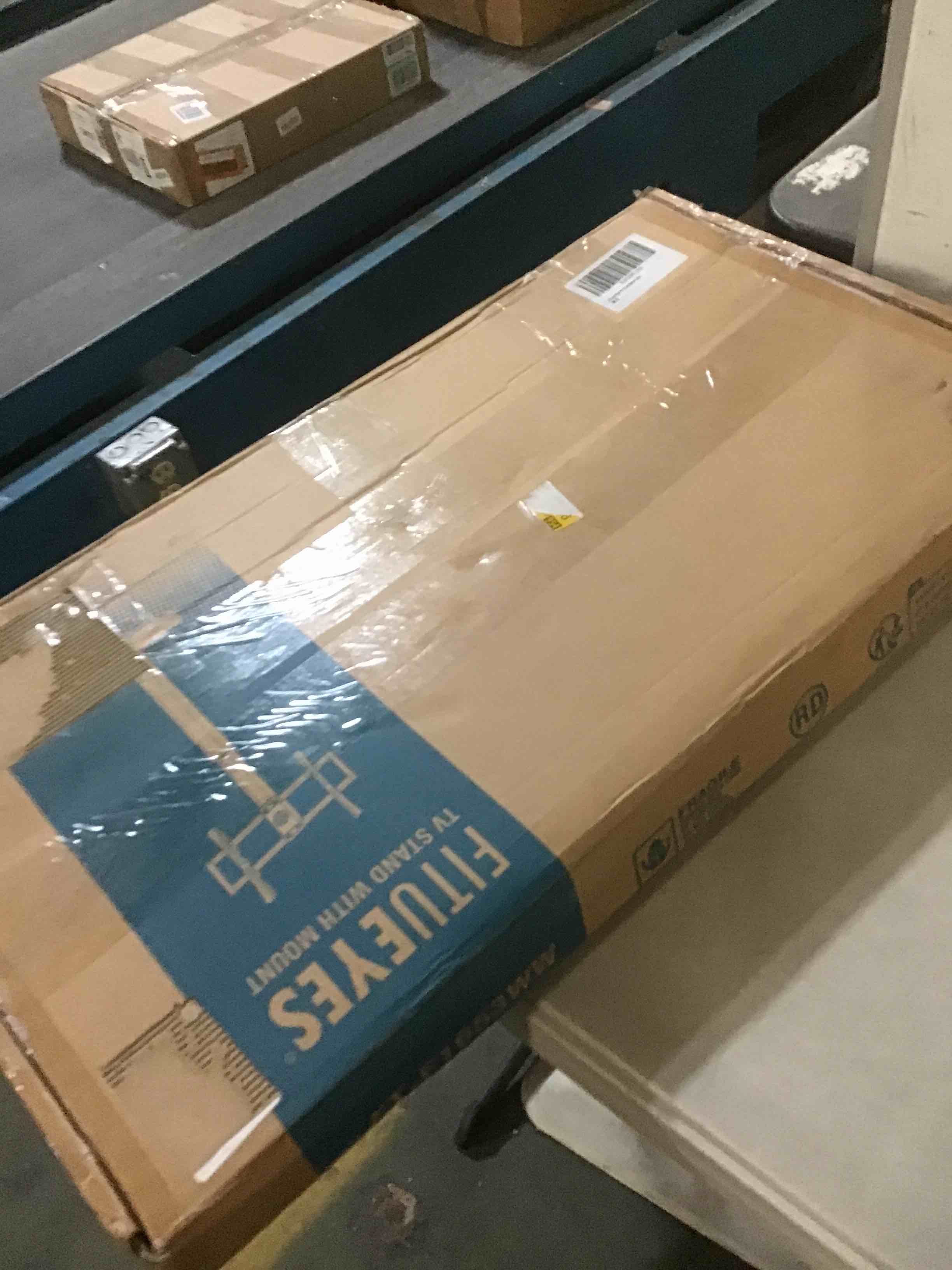 https://s3.amazonaws.com/lotting-images-prod/bidfta/RED5570856_1698669433358.jpeg