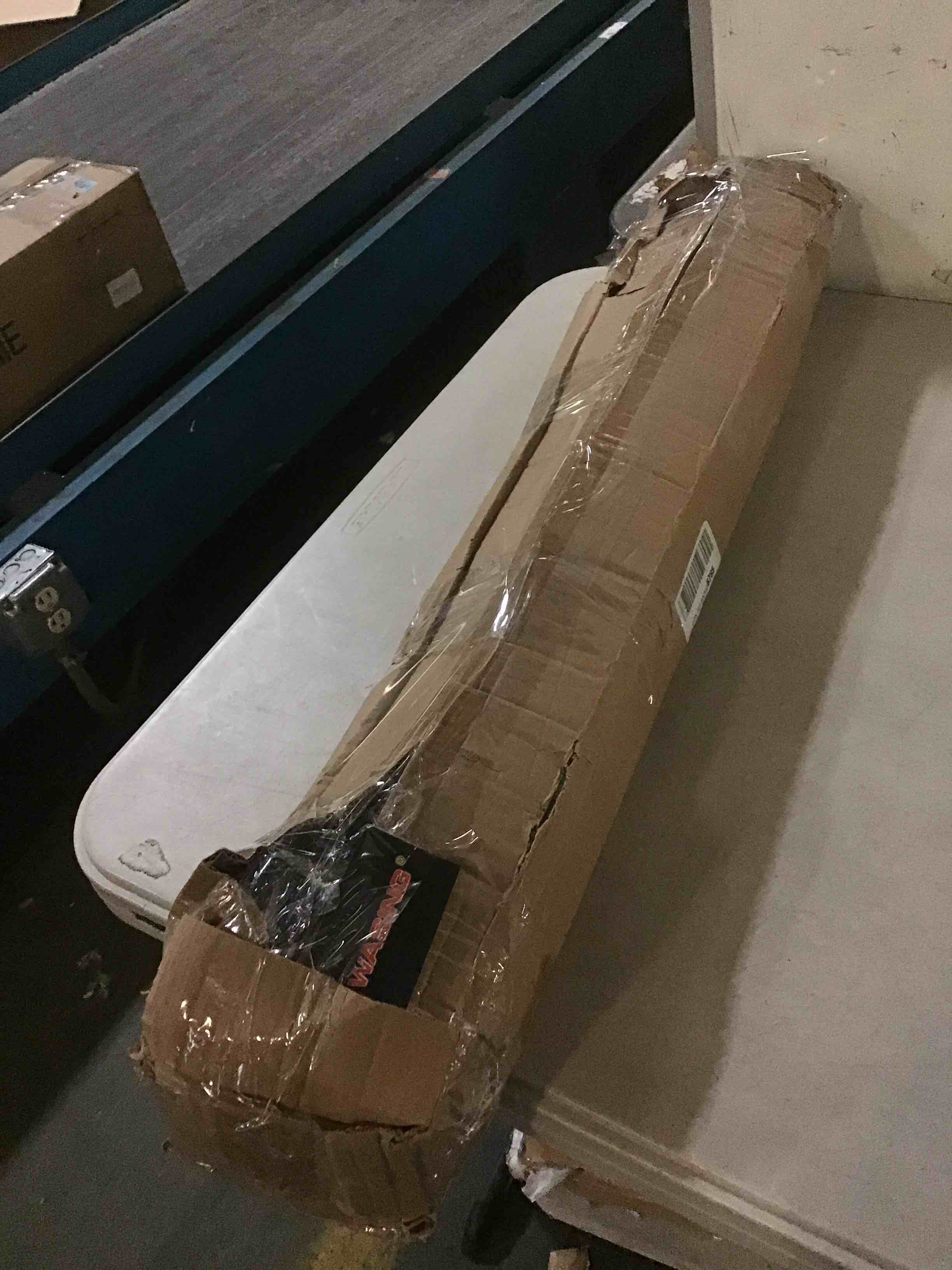 https://s3.amazonaws.com/lotting-images-prod/bidfta/RED5570933_1698680783618.jpeg