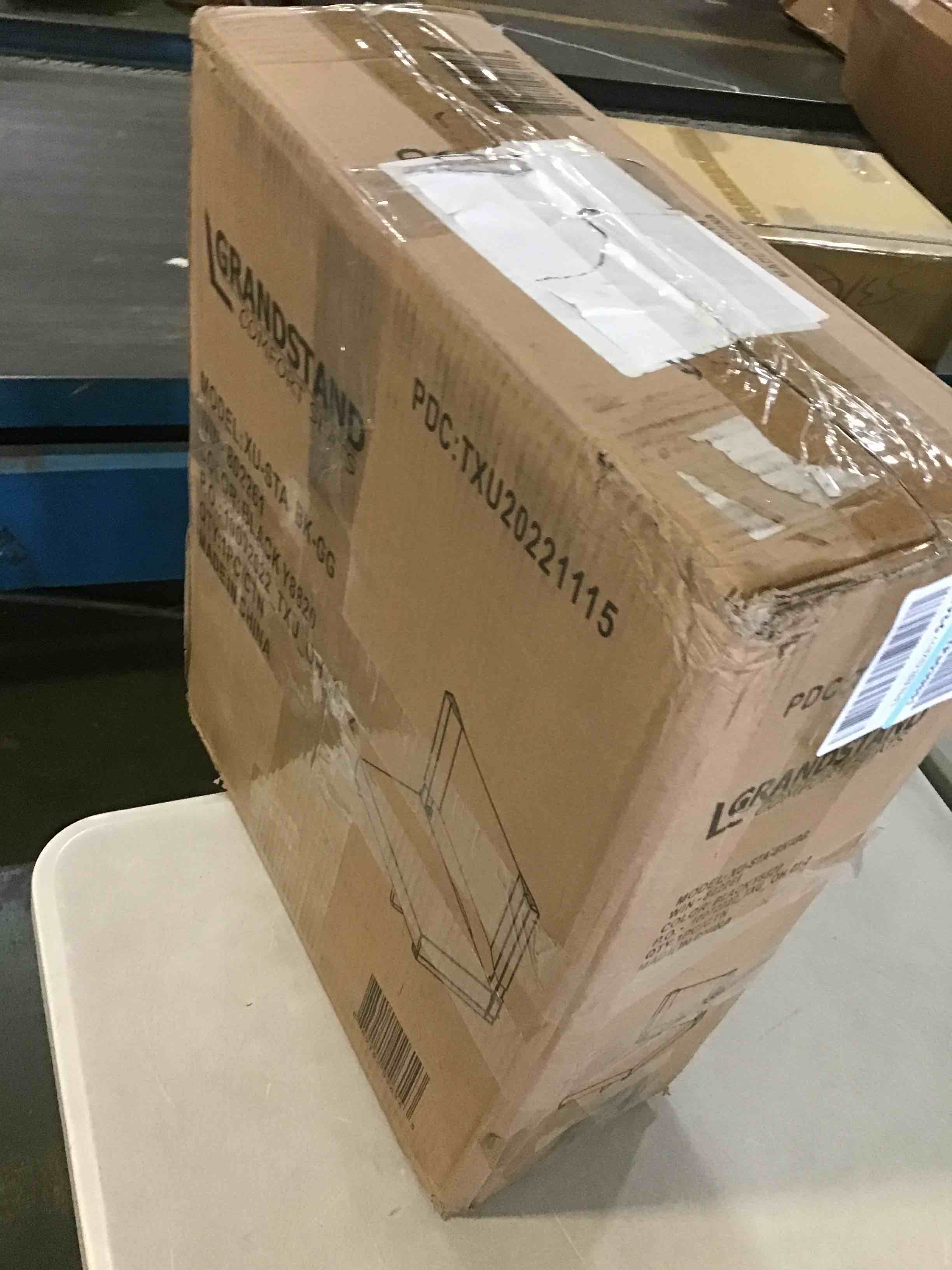 https://s3.amazonaws.com/lotting-images-prod/bidfta/RED5571398_1698856490325.jpeg