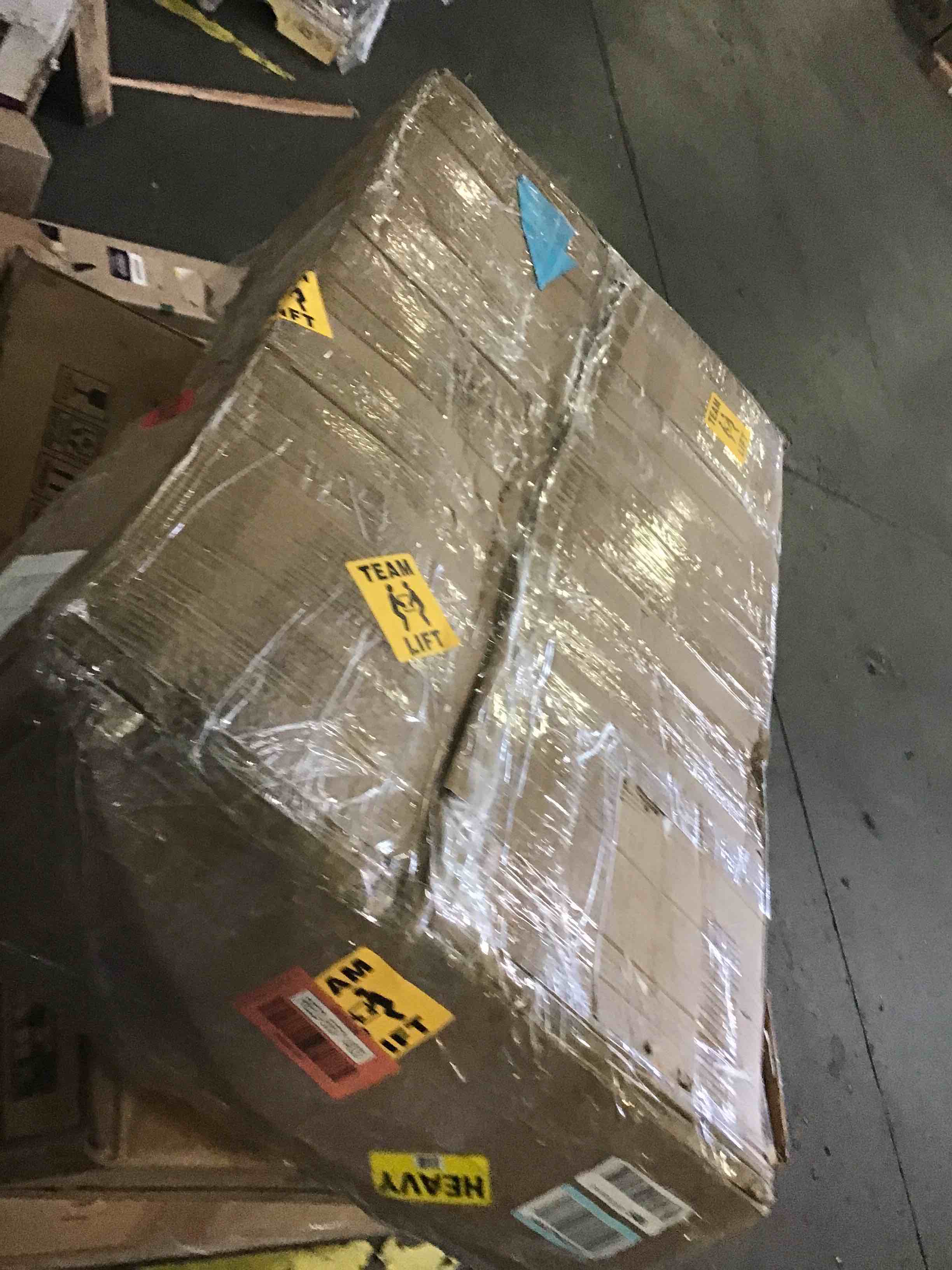 https://s3.amazonaws.com/lotting-images-prod/bidfta/RED5571403_1698858985879.jpeg