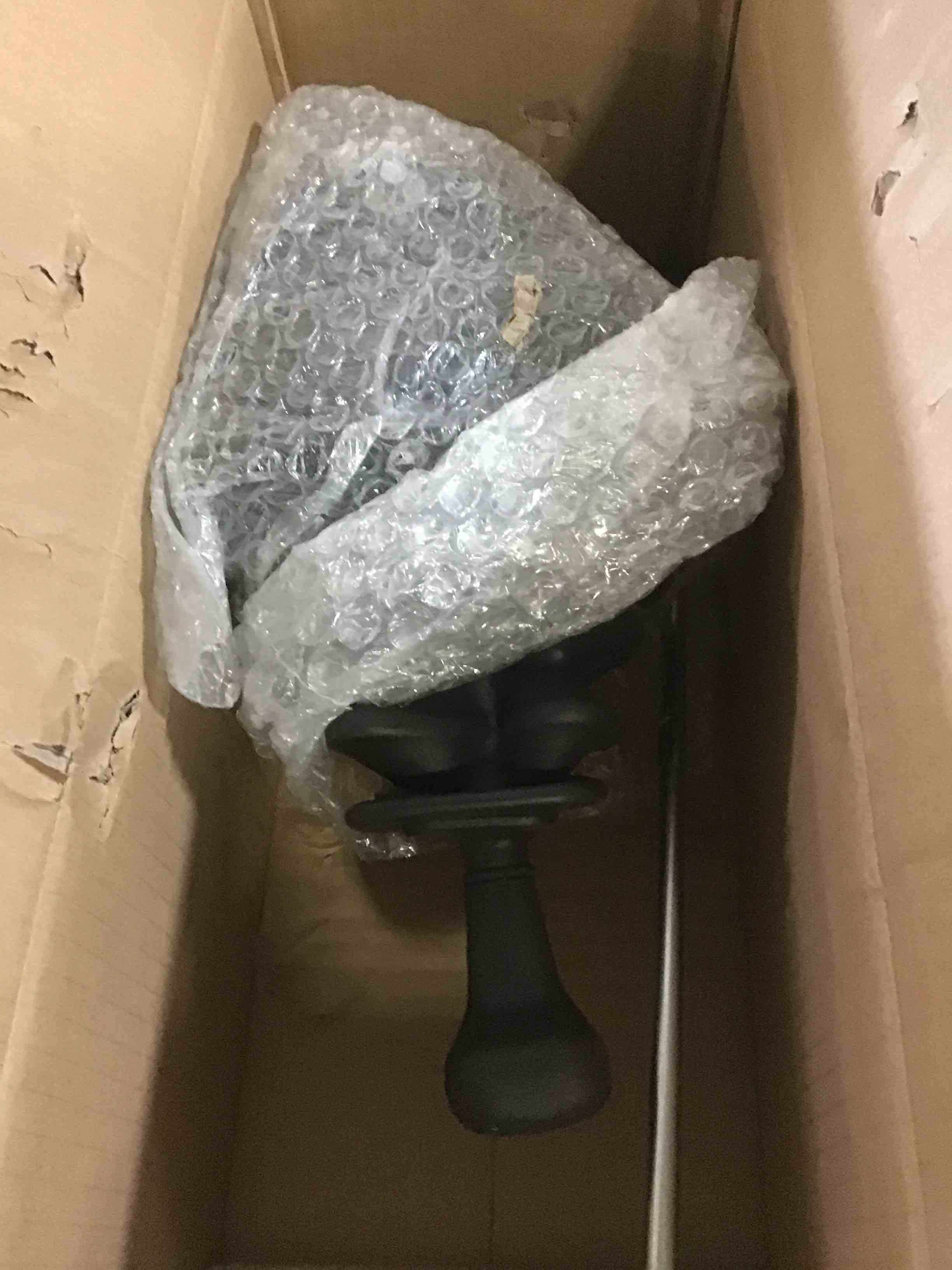 https://s3.amazonaws.com/lotting-images-prod/bidfta/RED5571717_1698158136240.jpeg